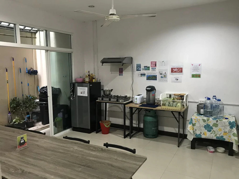 Bedbox Guesthouse And Hostel