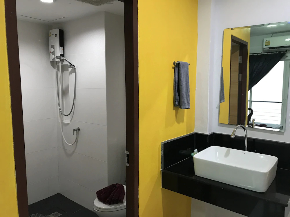 Bedbox Guesthouse And Hostel