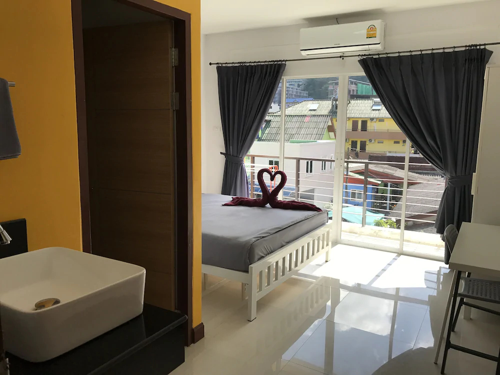 Bedbox Guesthouse And Hostel