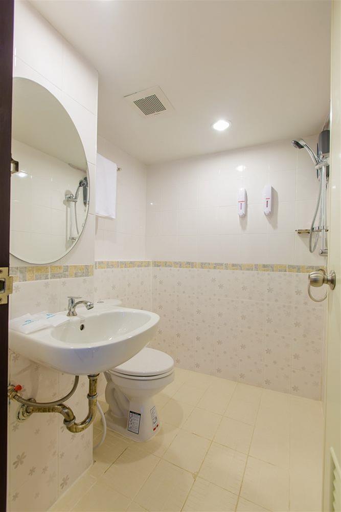 Eing Lay Beach Guesthouse