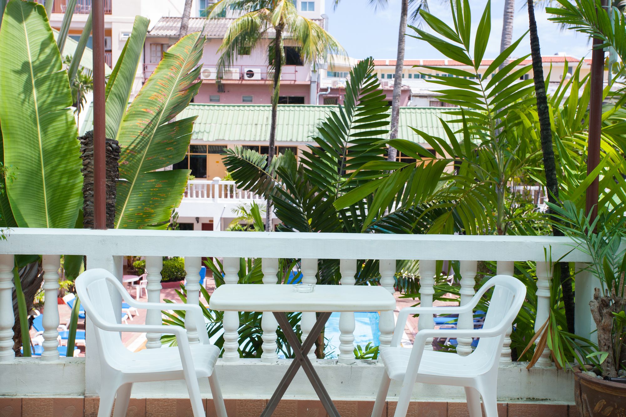 Expat Hotel