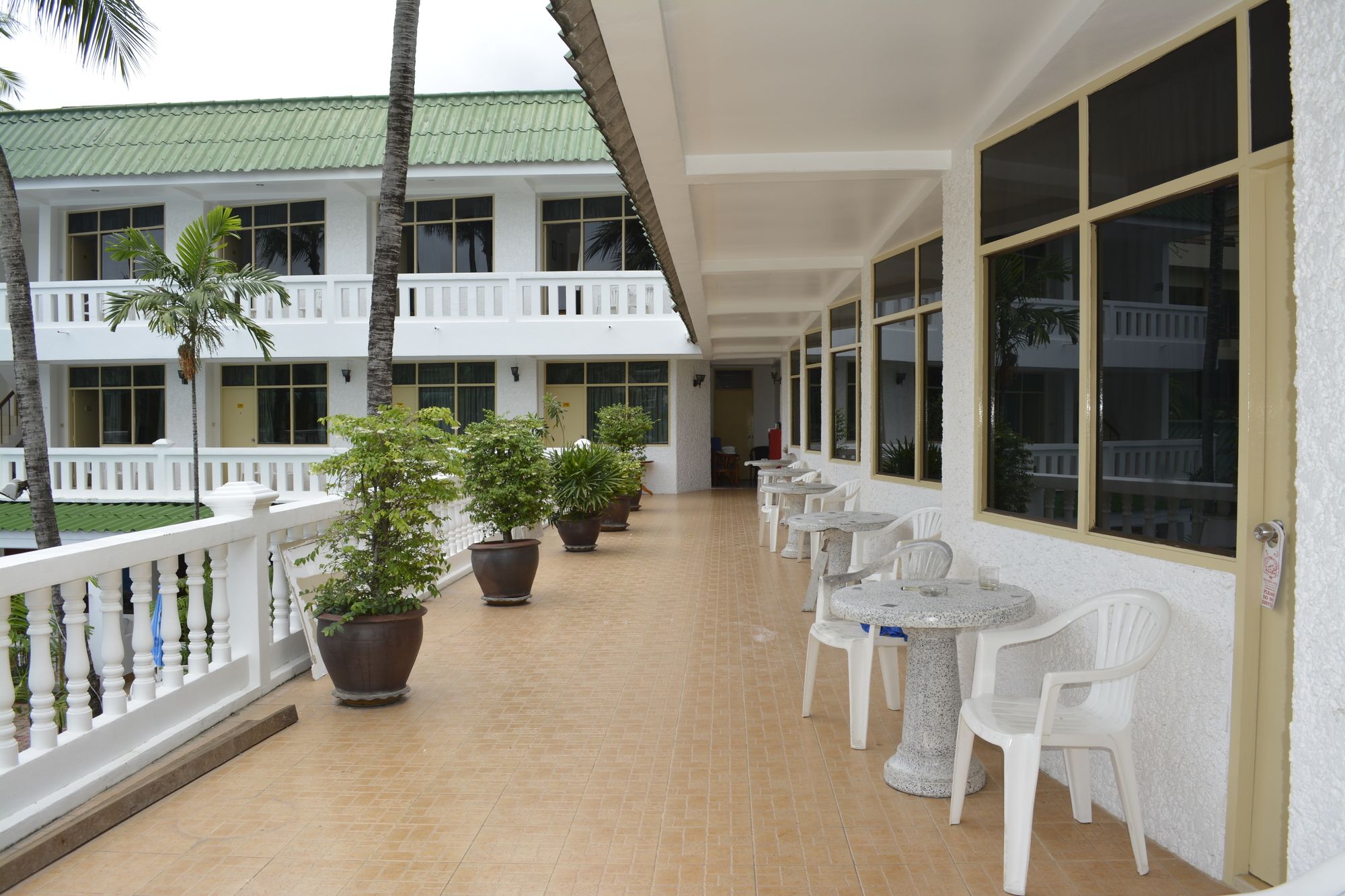 Expat Hotel