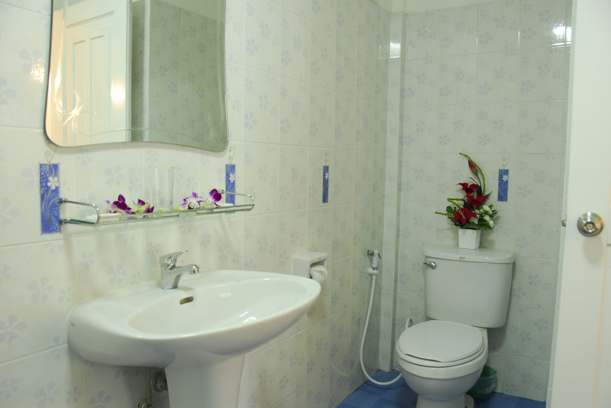 Expat Hotel