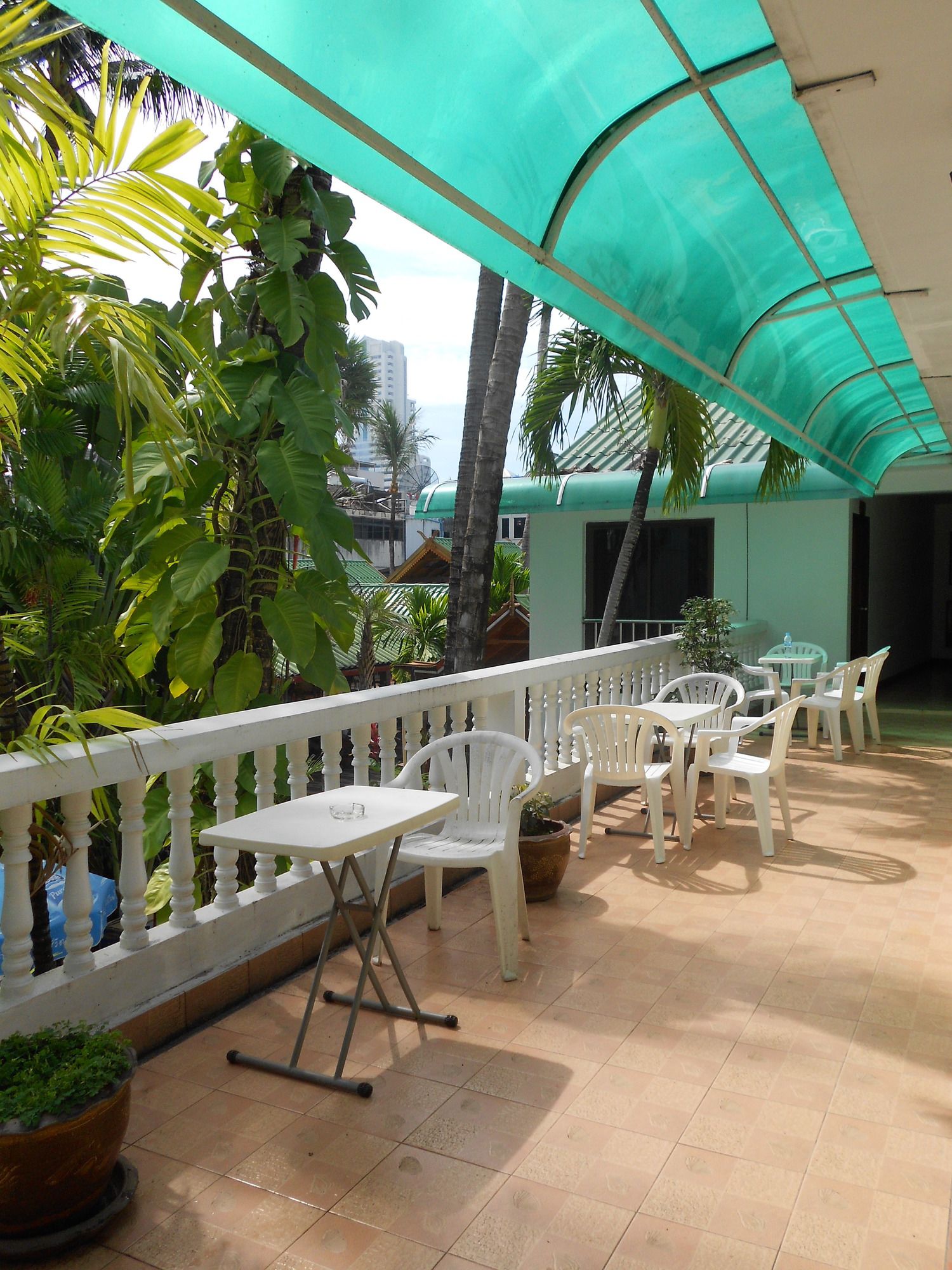 Expat Hotel