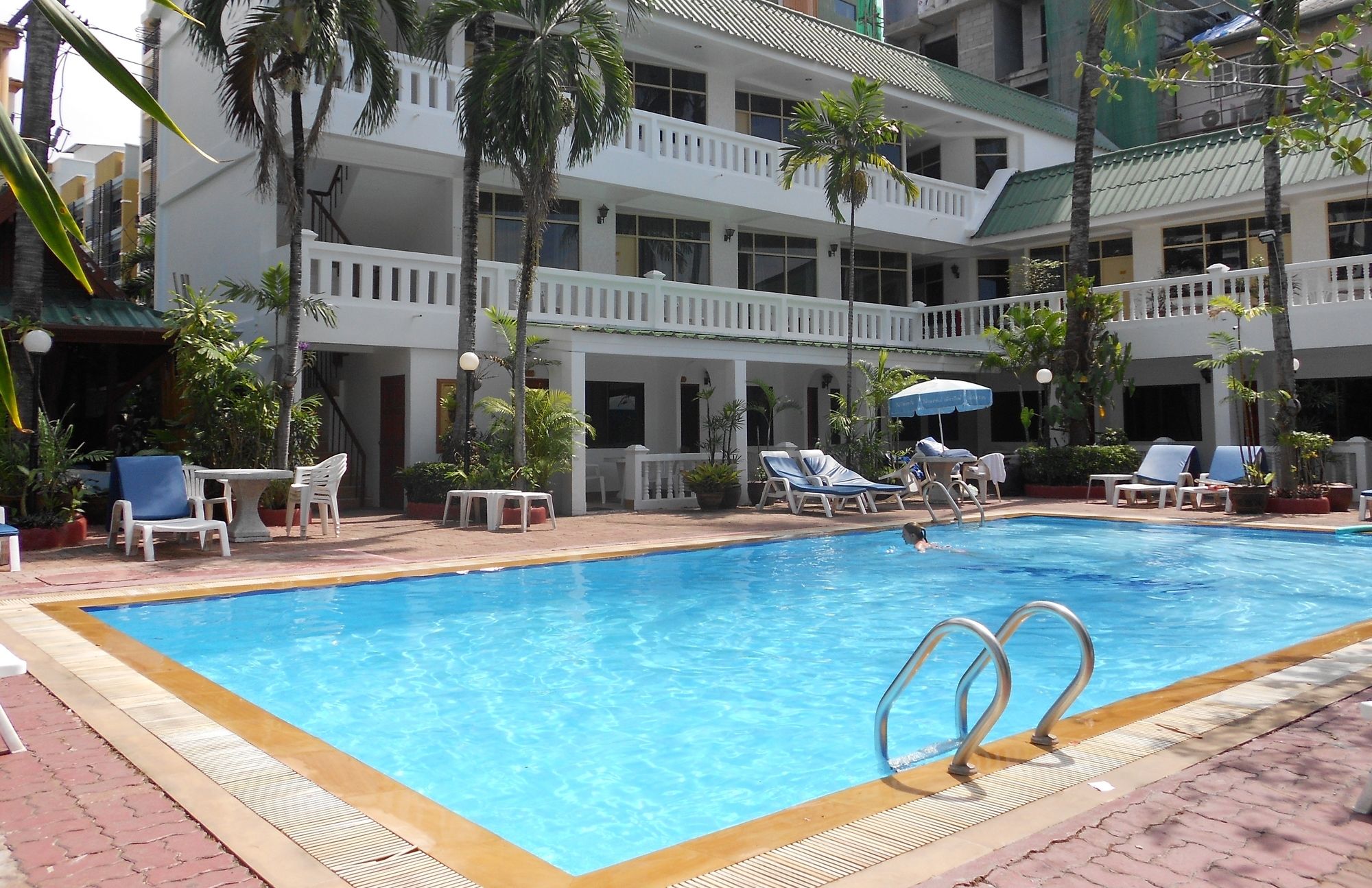 Expat Hotel