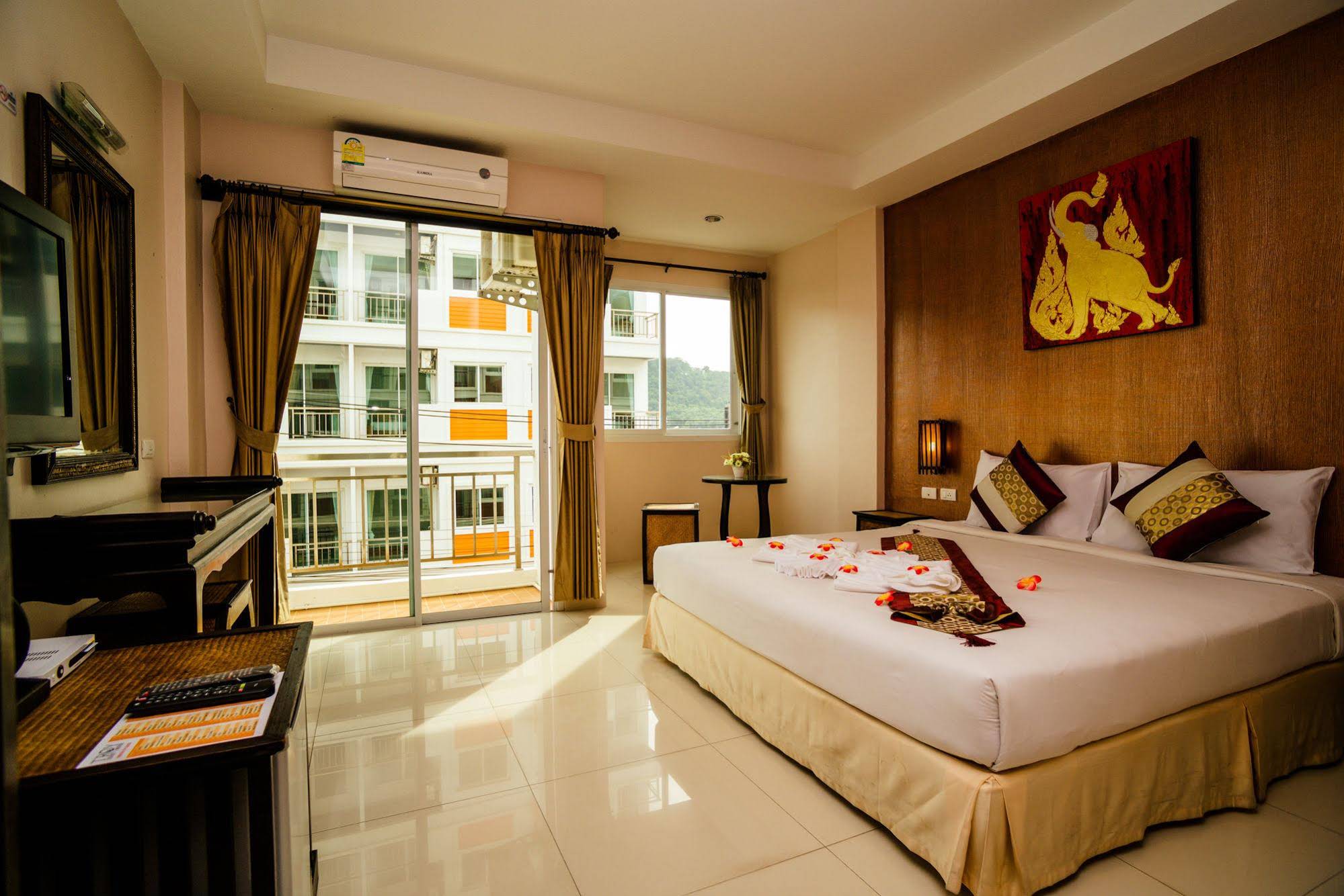 OYO 75321 Gemma Patong