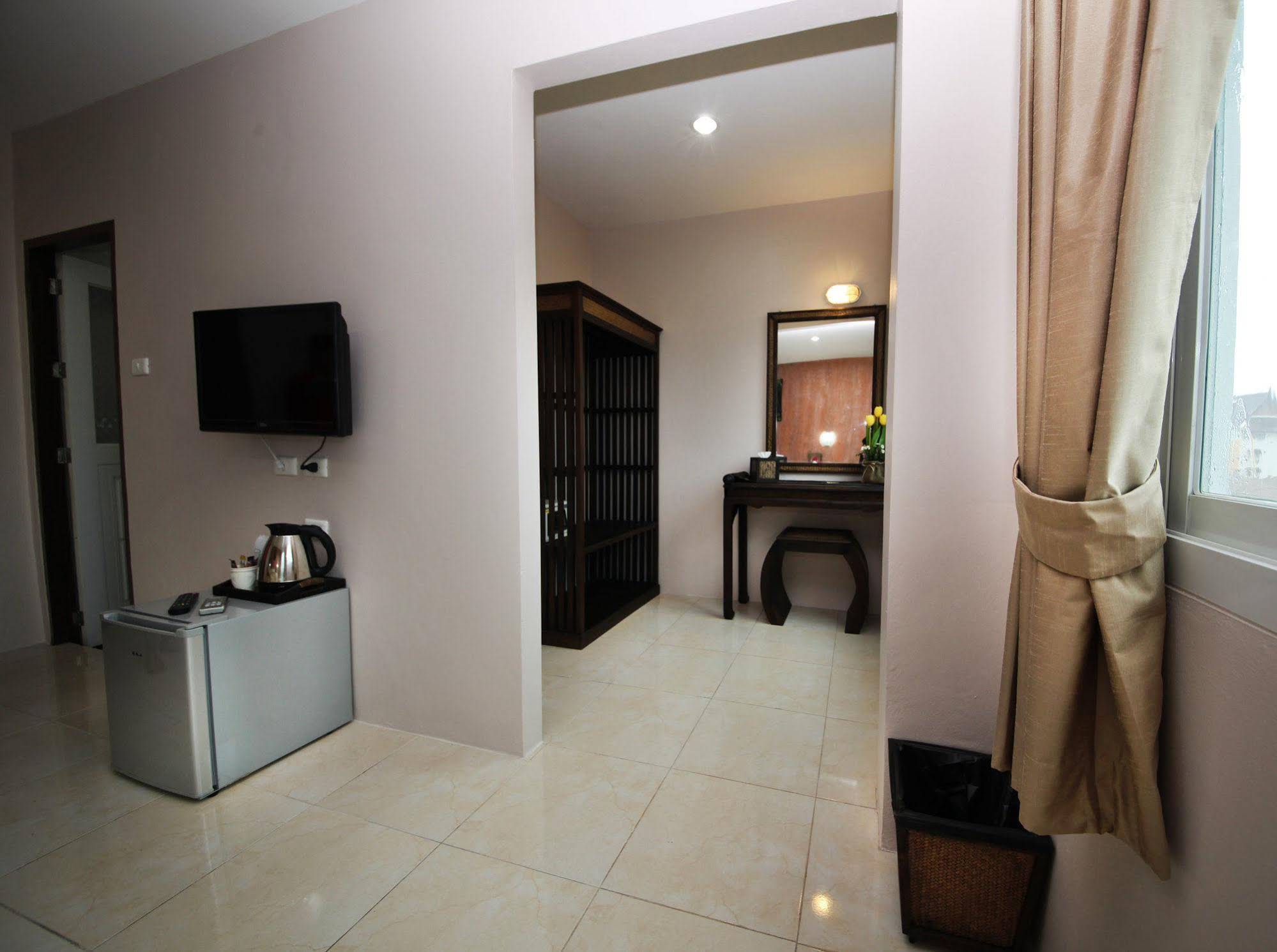 OYO 75321 Gemma Patong