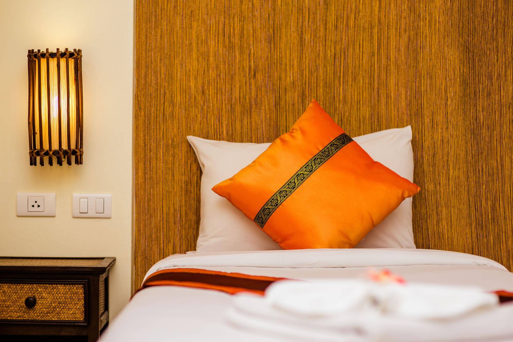 OYO 75321 Gemma Patong