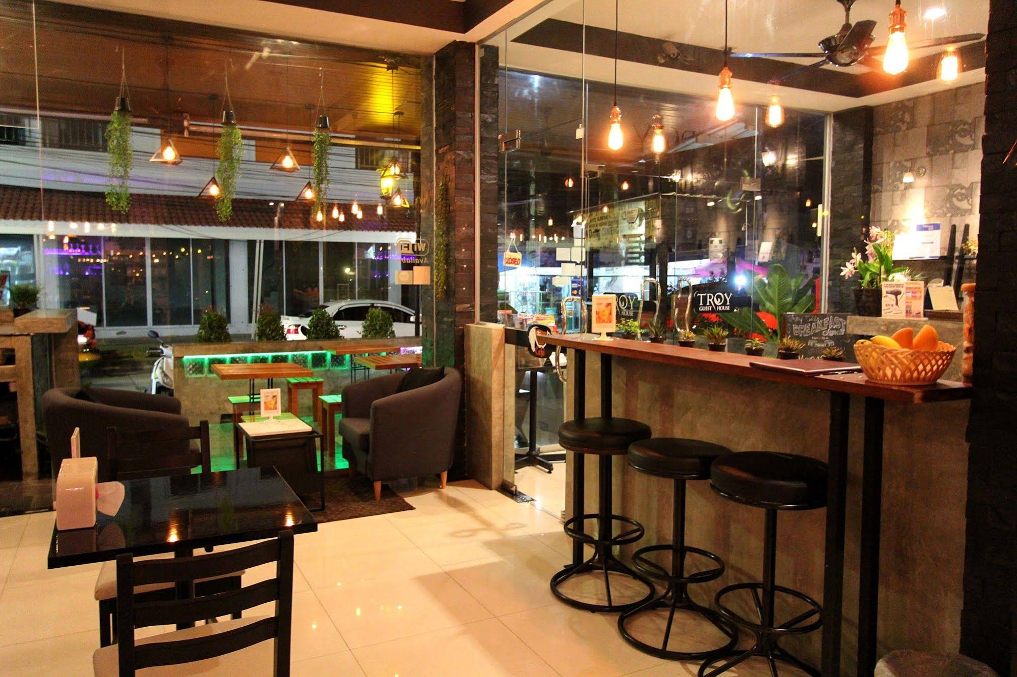 OYO 75321 Gemma Patong