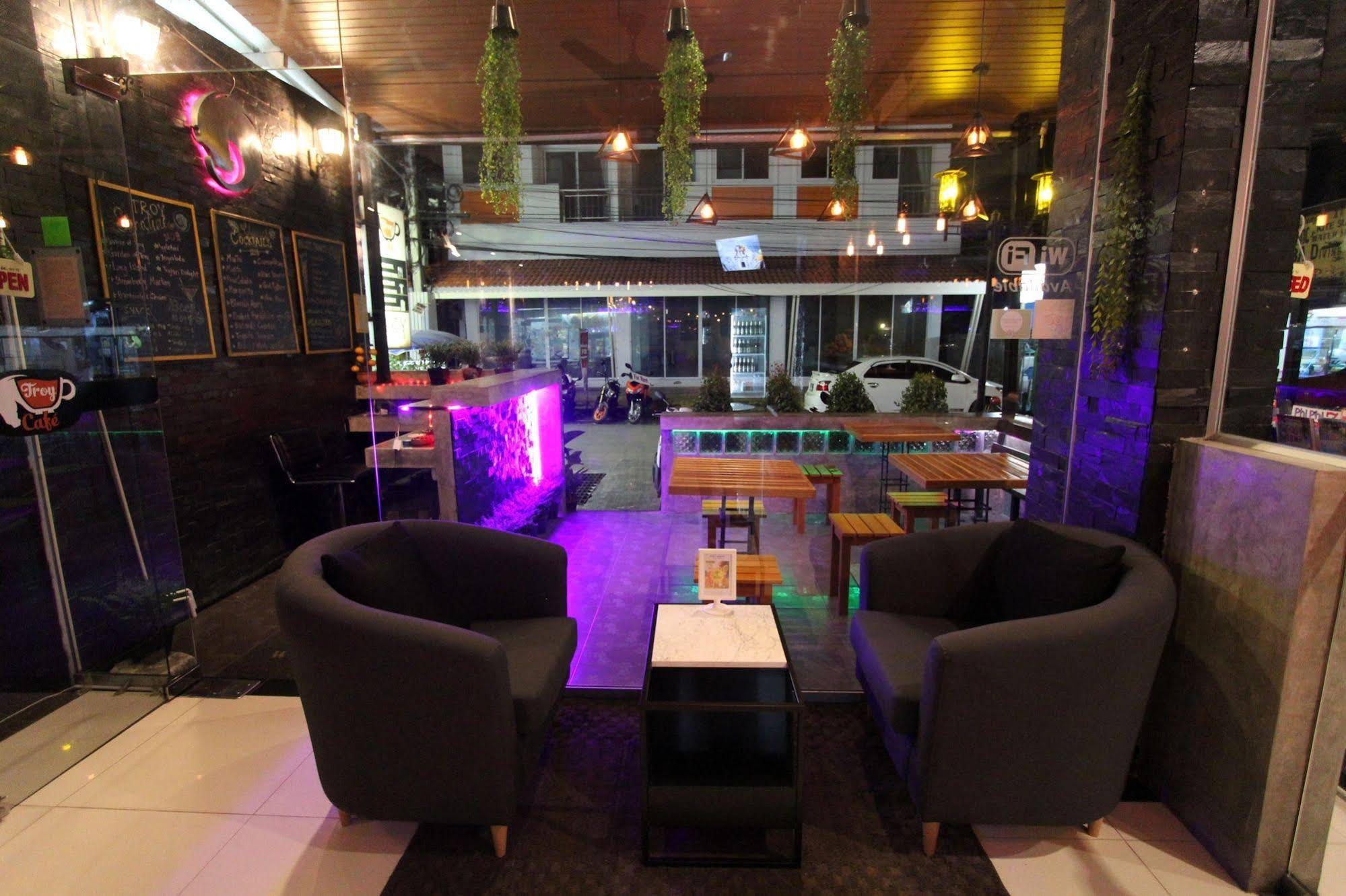 OYO 75321 Gemma Patong