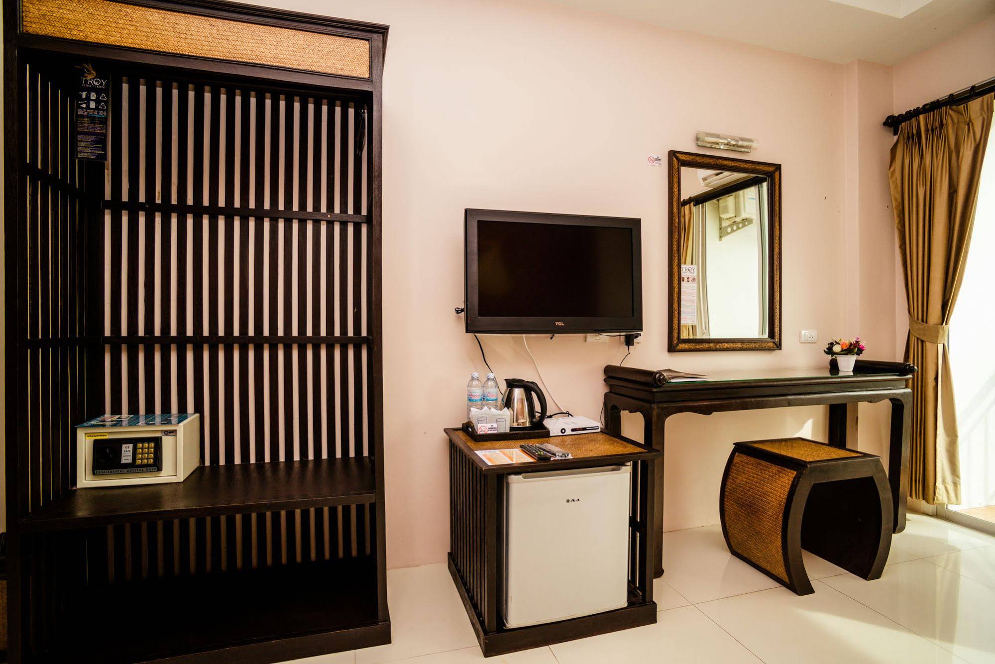 OYO 75321 Gemma Patong