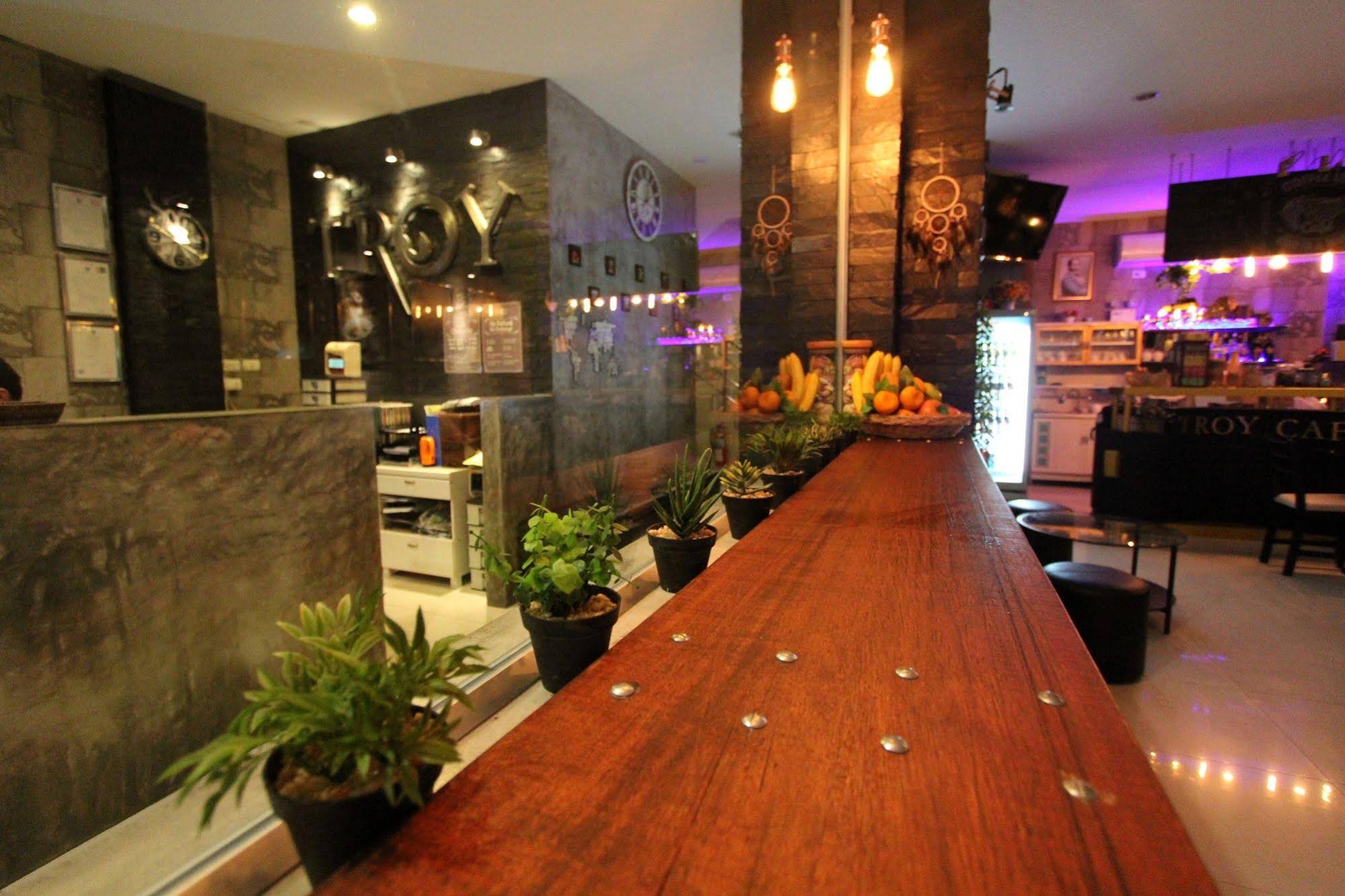 OYO 75321 Gemma Patong