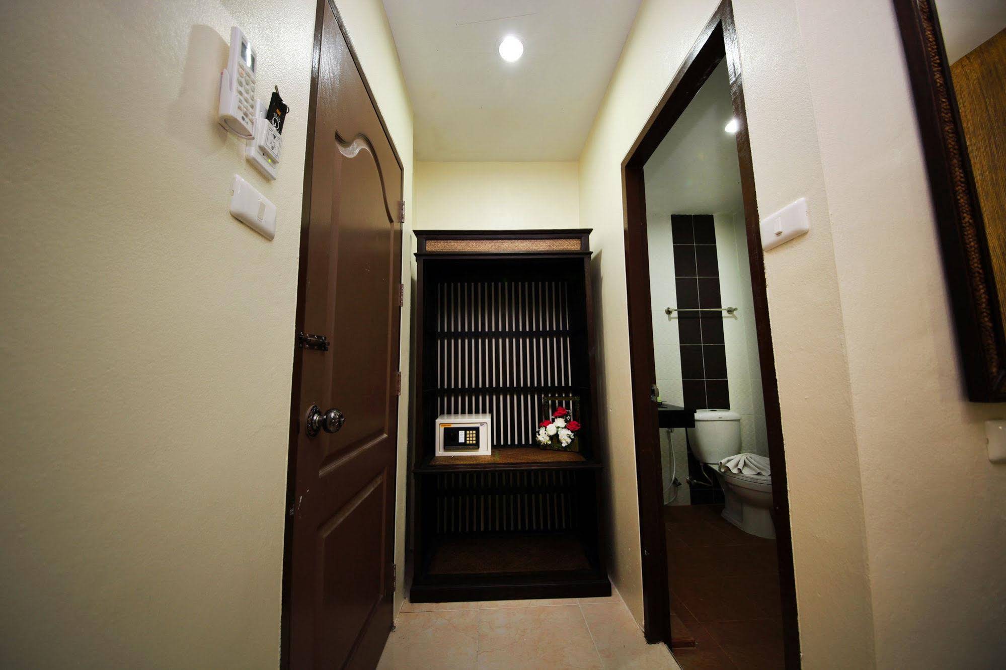 OYO 75321 Gemma Patong