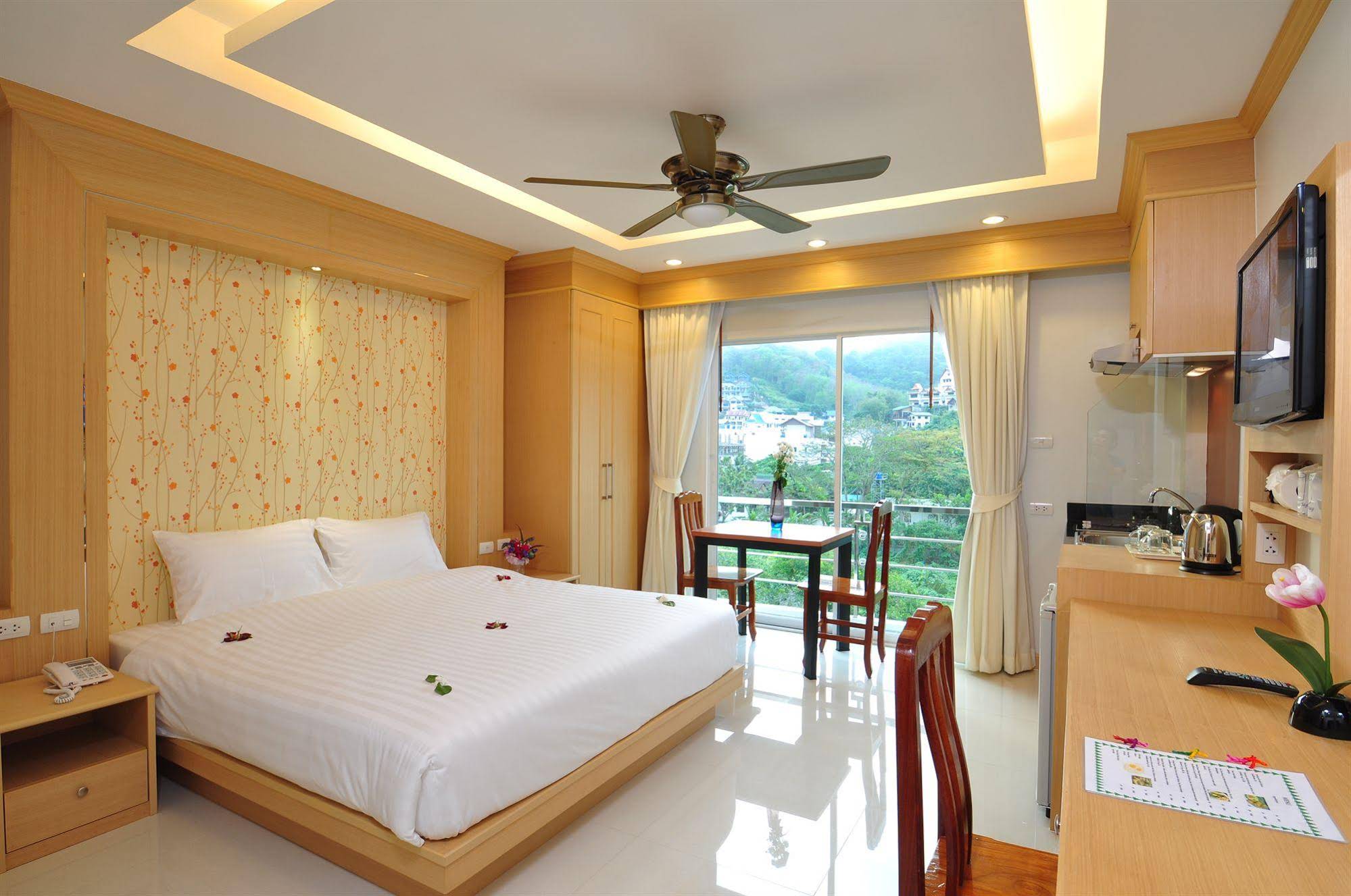 Green Harbor Hotel & Service Apartments