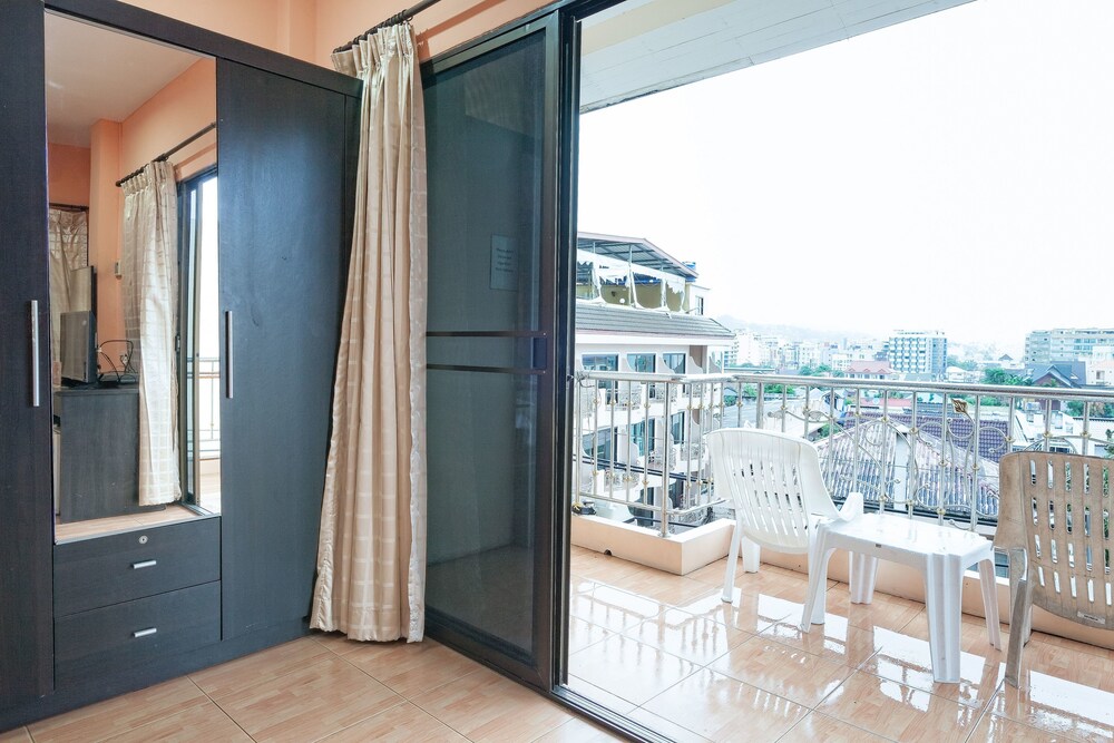 Green Mango Guesthouse by ZEN Rooms