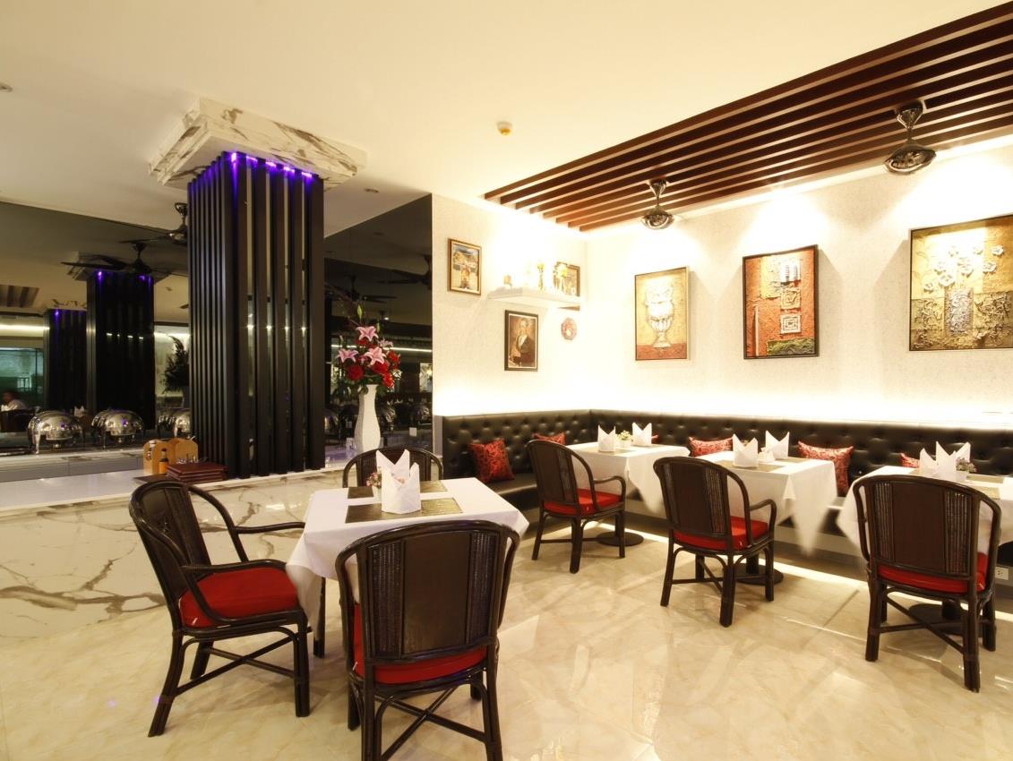 Hemingways Silk Hotel