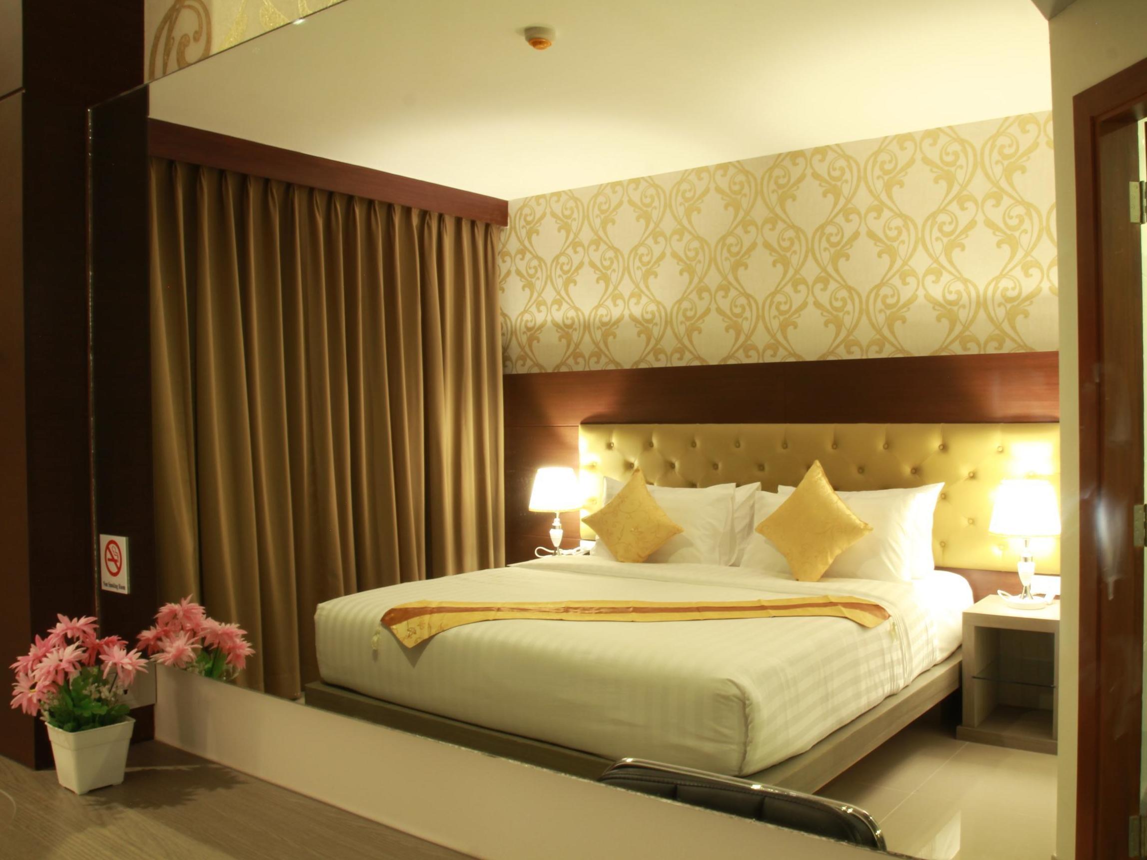 Hemingways Silk Hotel