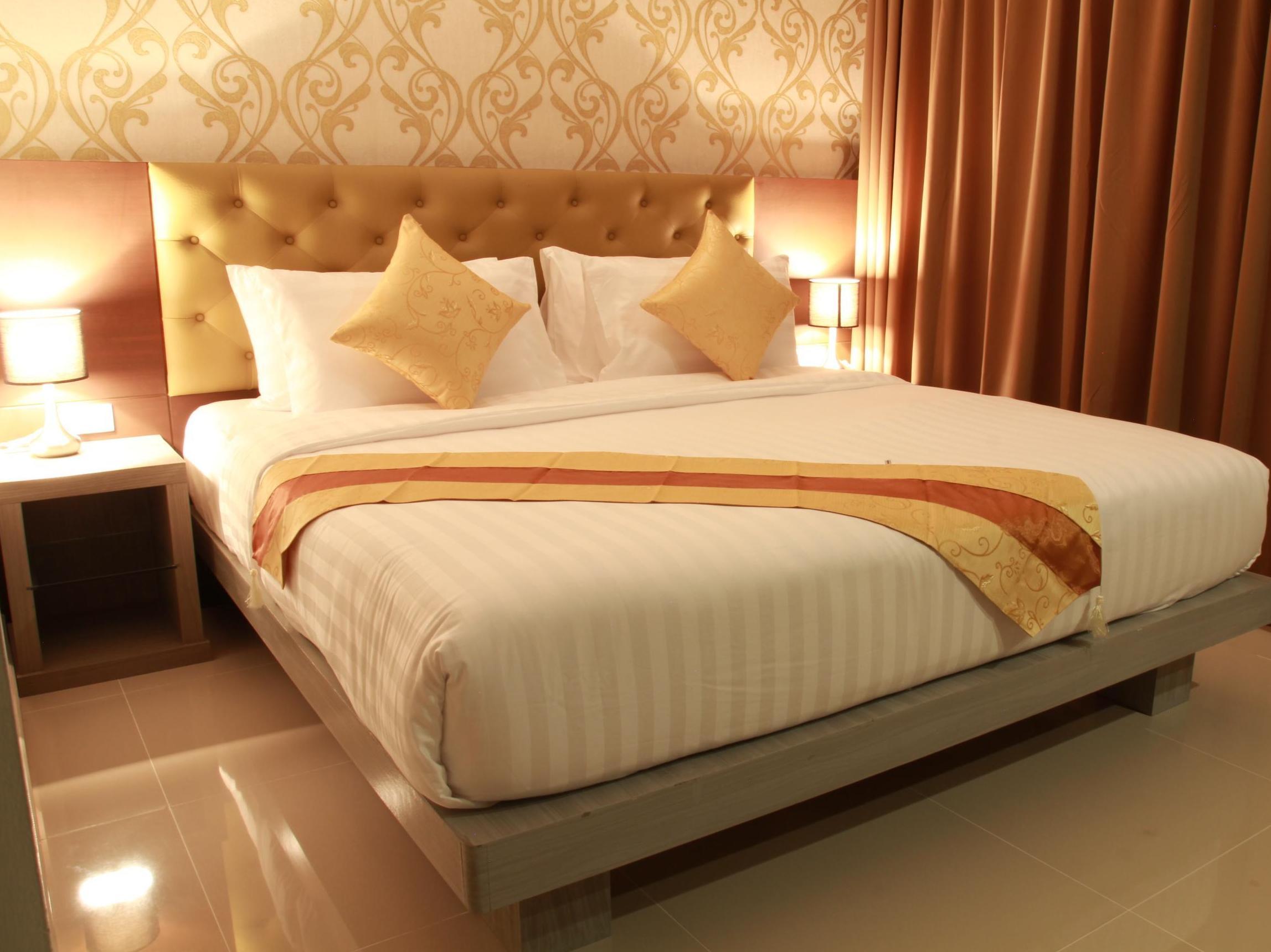 Hemingways Silk Hotel
