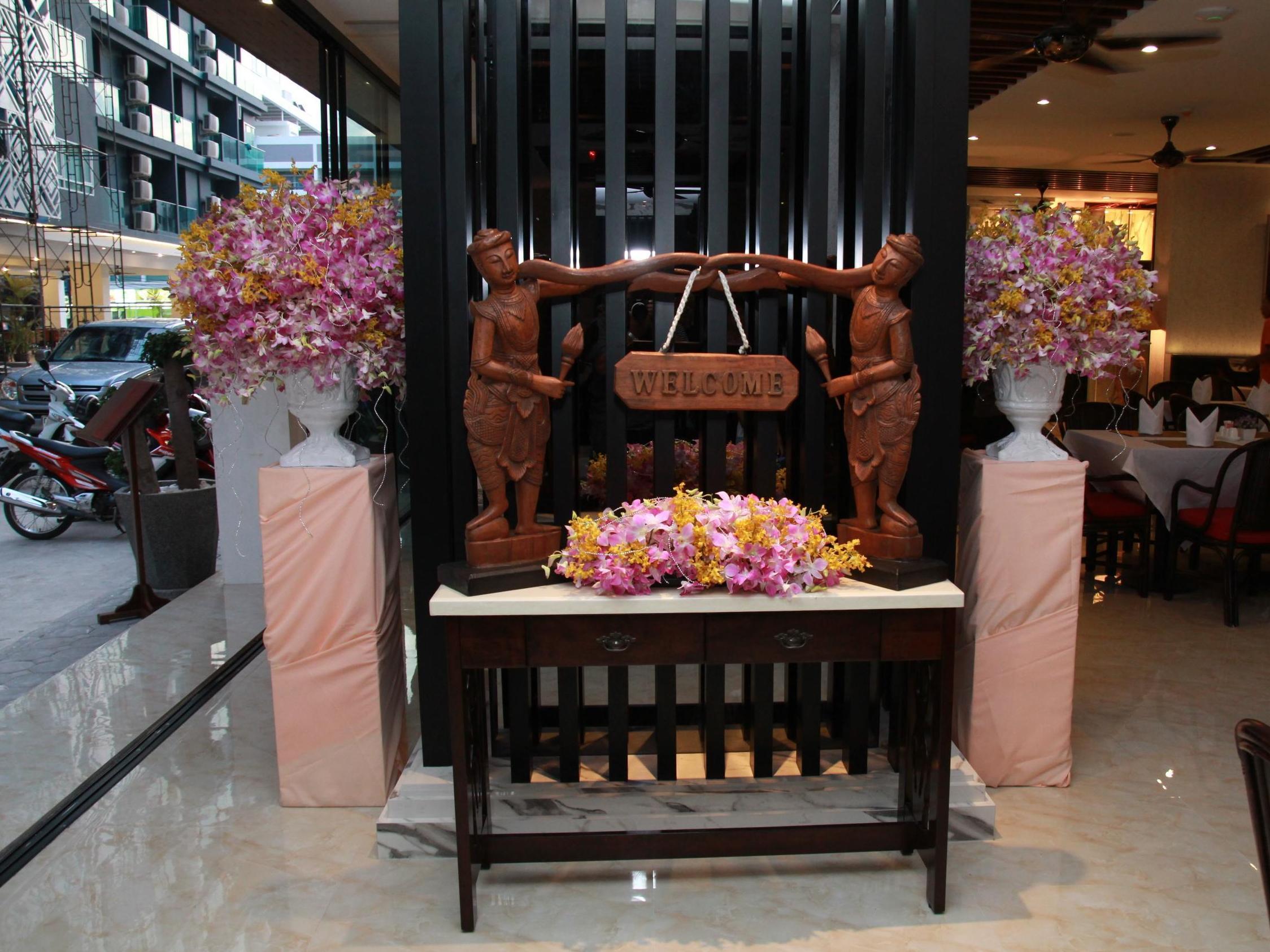 Hemingways Silk Hotel