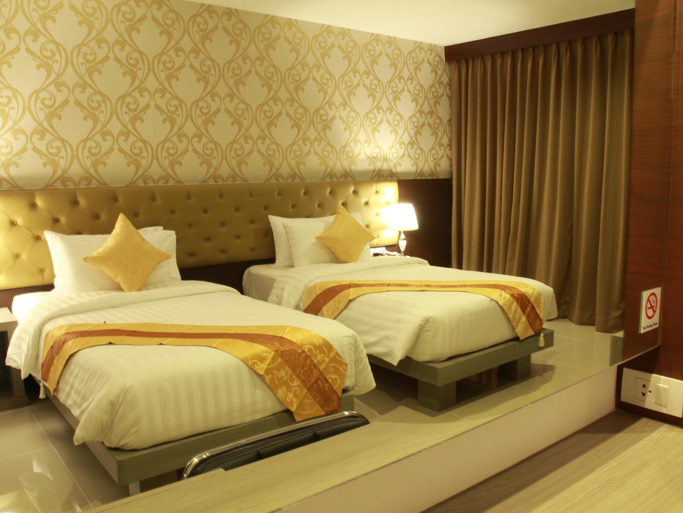 Hemingways Silk Hotel