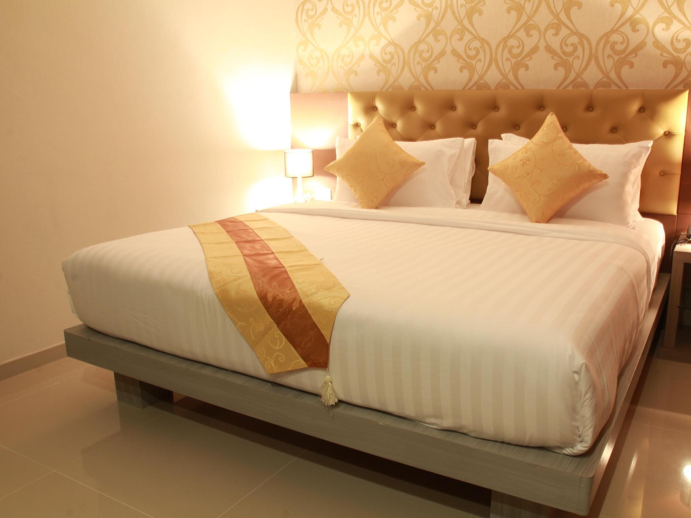 Hemingways Silk Hotel