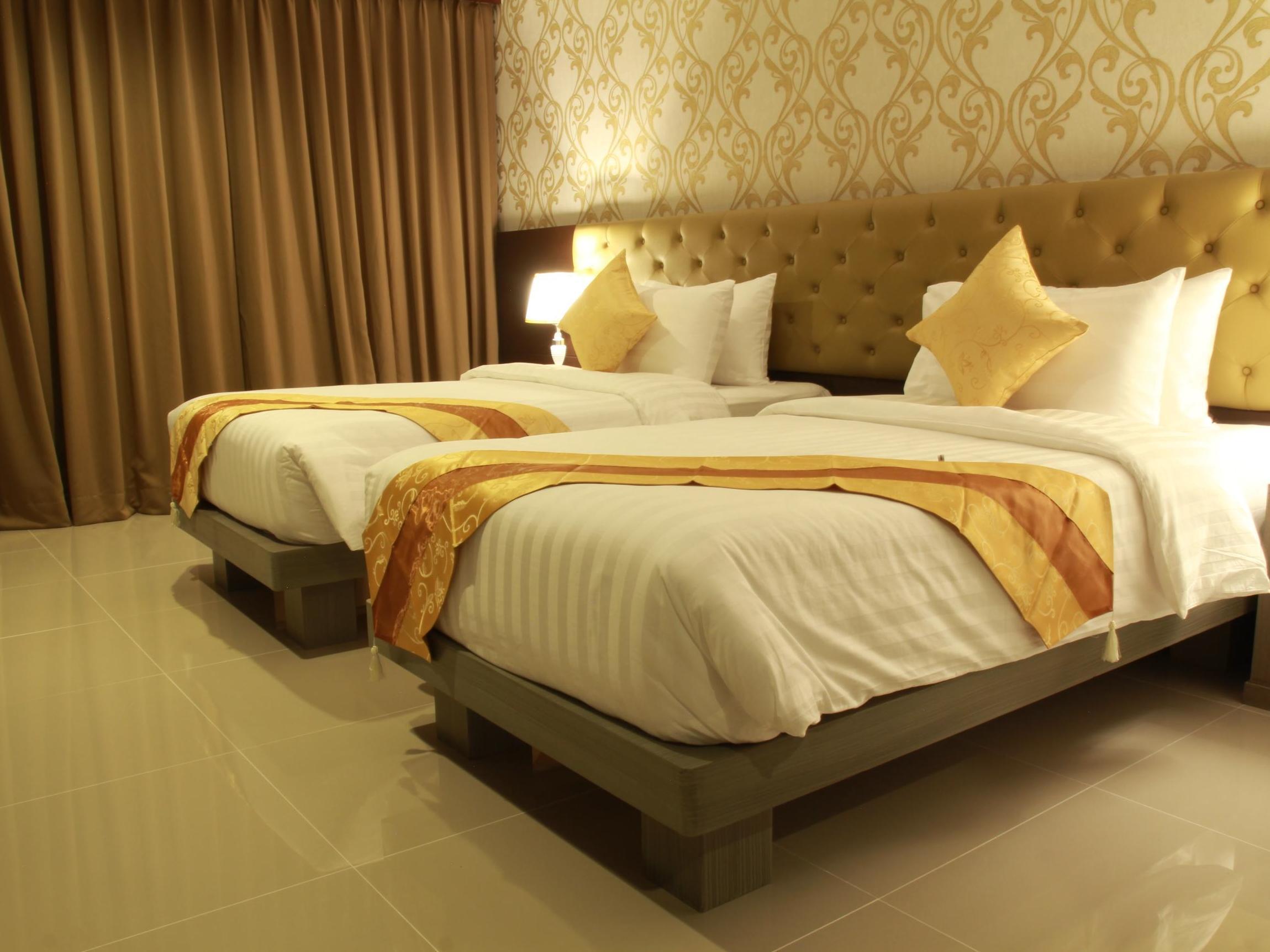 Hemingways Silk Hotel