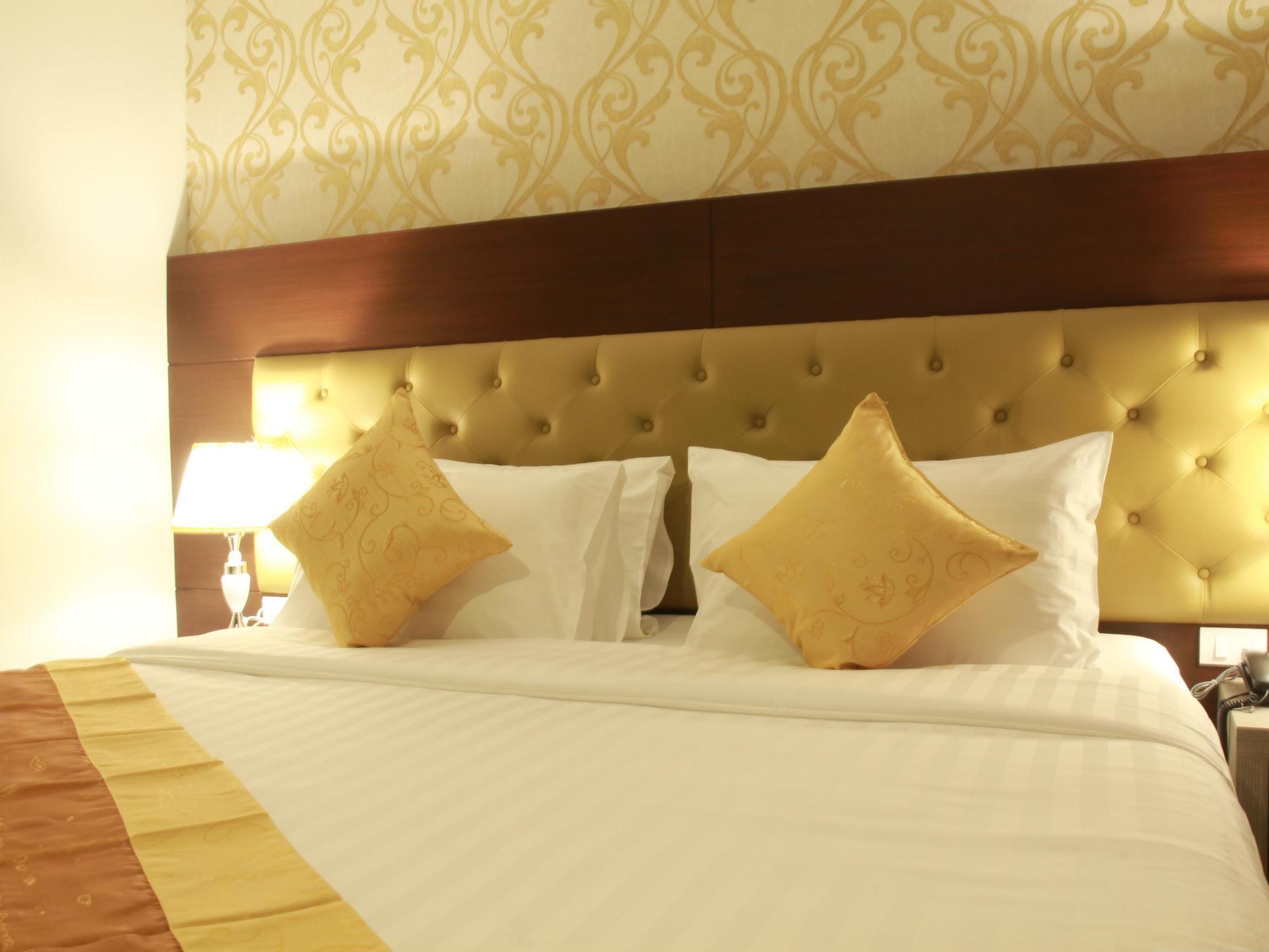 Hemingways Silk Hotel
