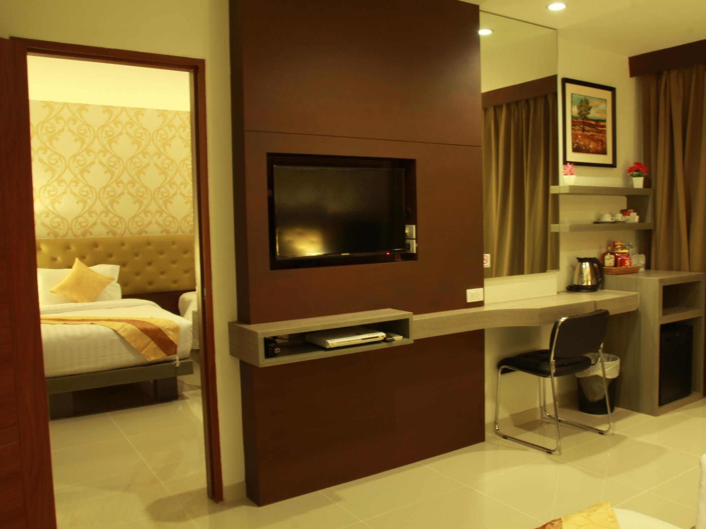 Hemingways Silk Hotel