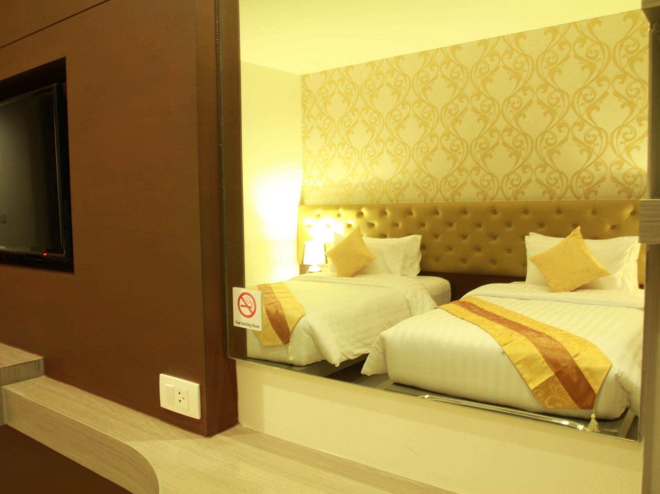 Hemingways Silk Hotel
