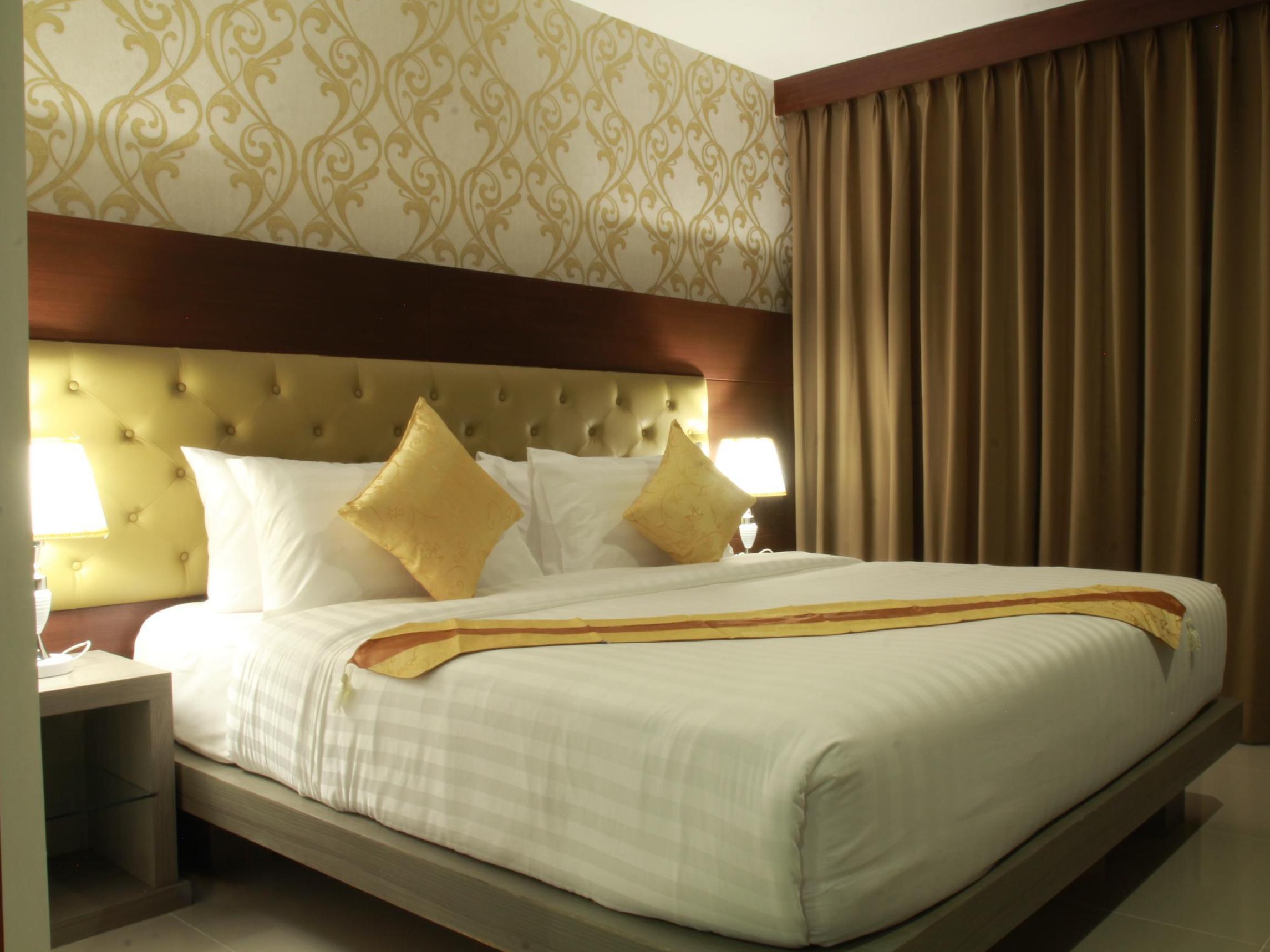 Hemingways Silk Hotel