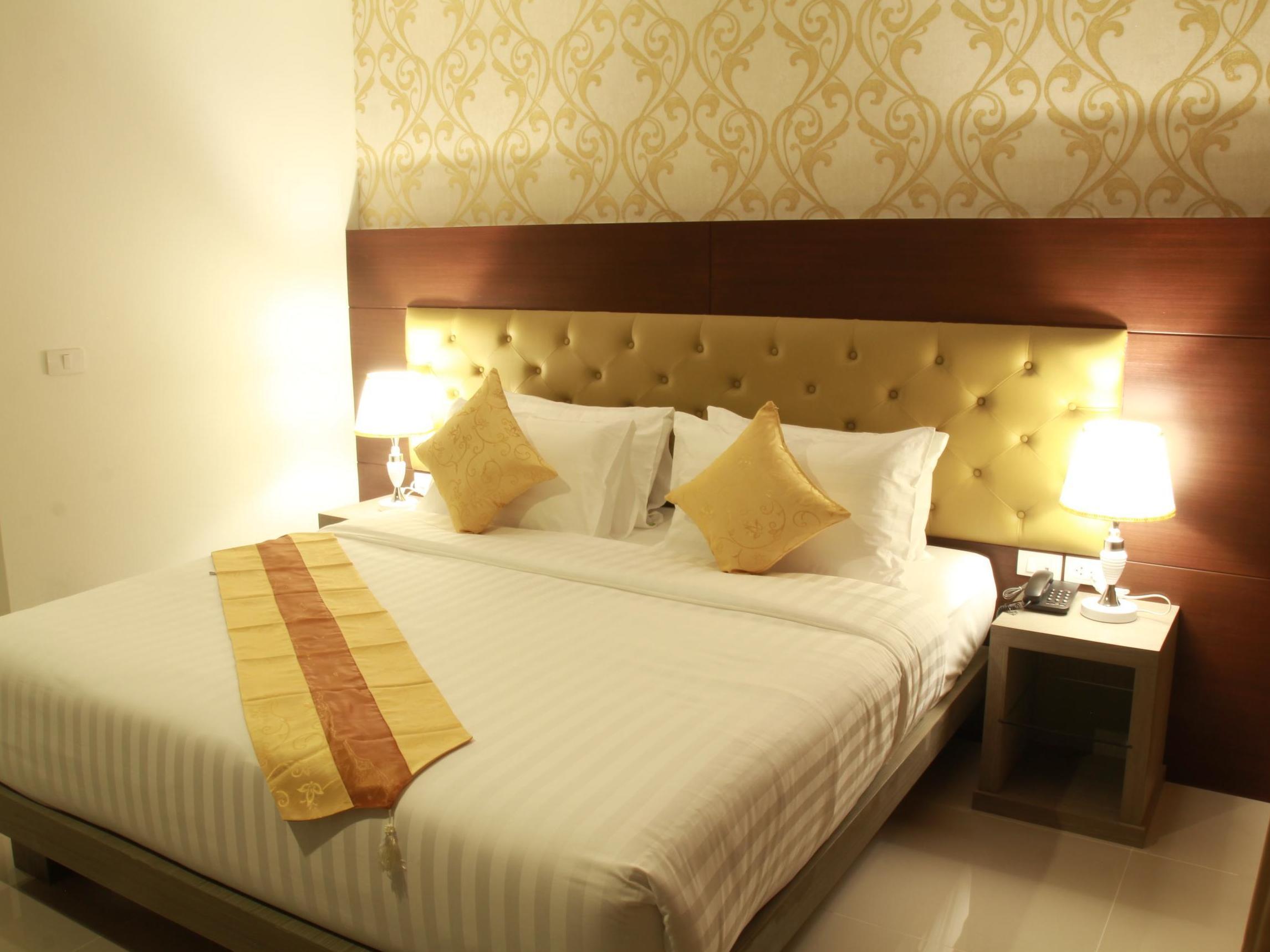 Hemingways Silk Hotel