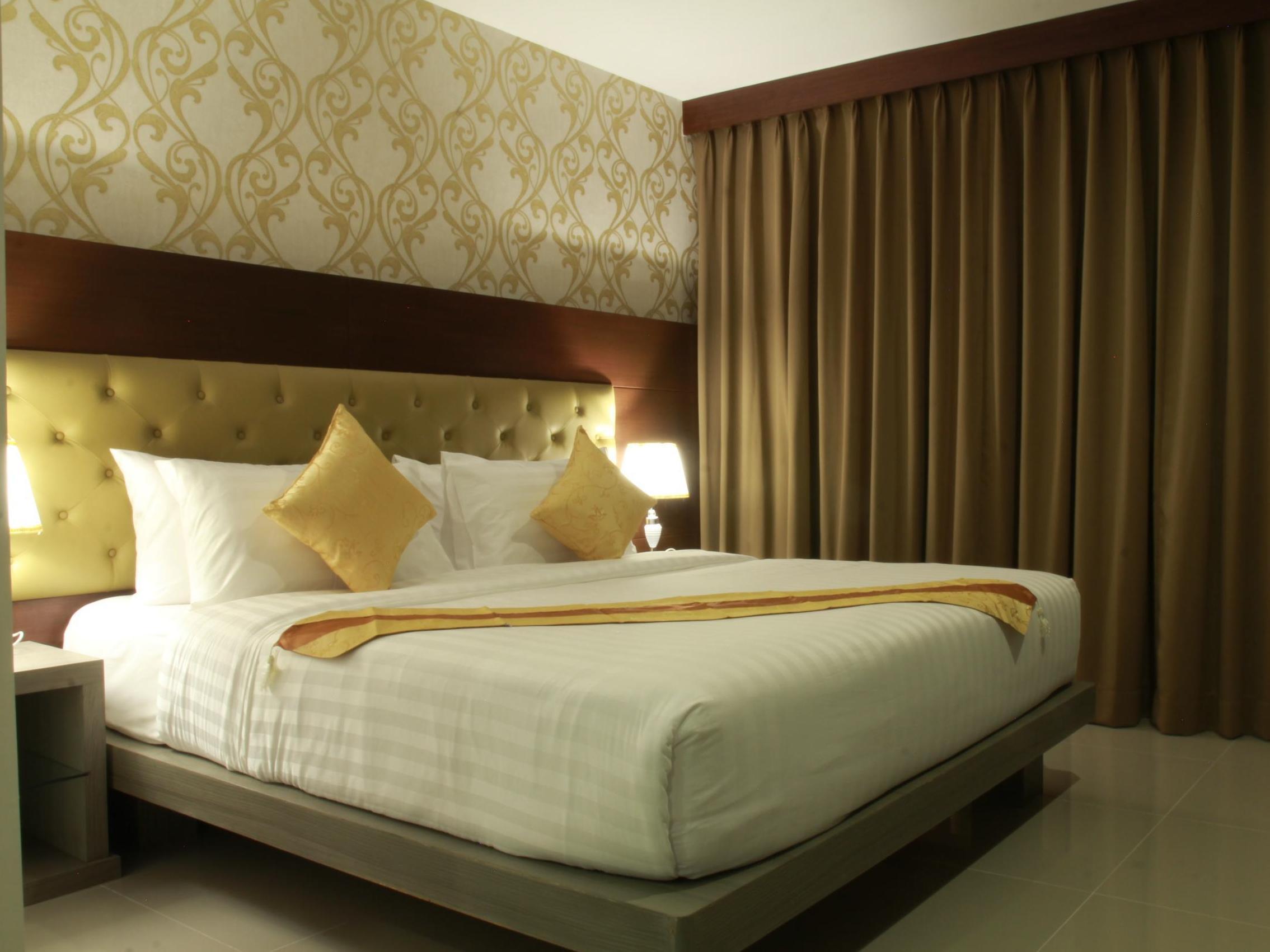 Hemingways Silk Hotel
