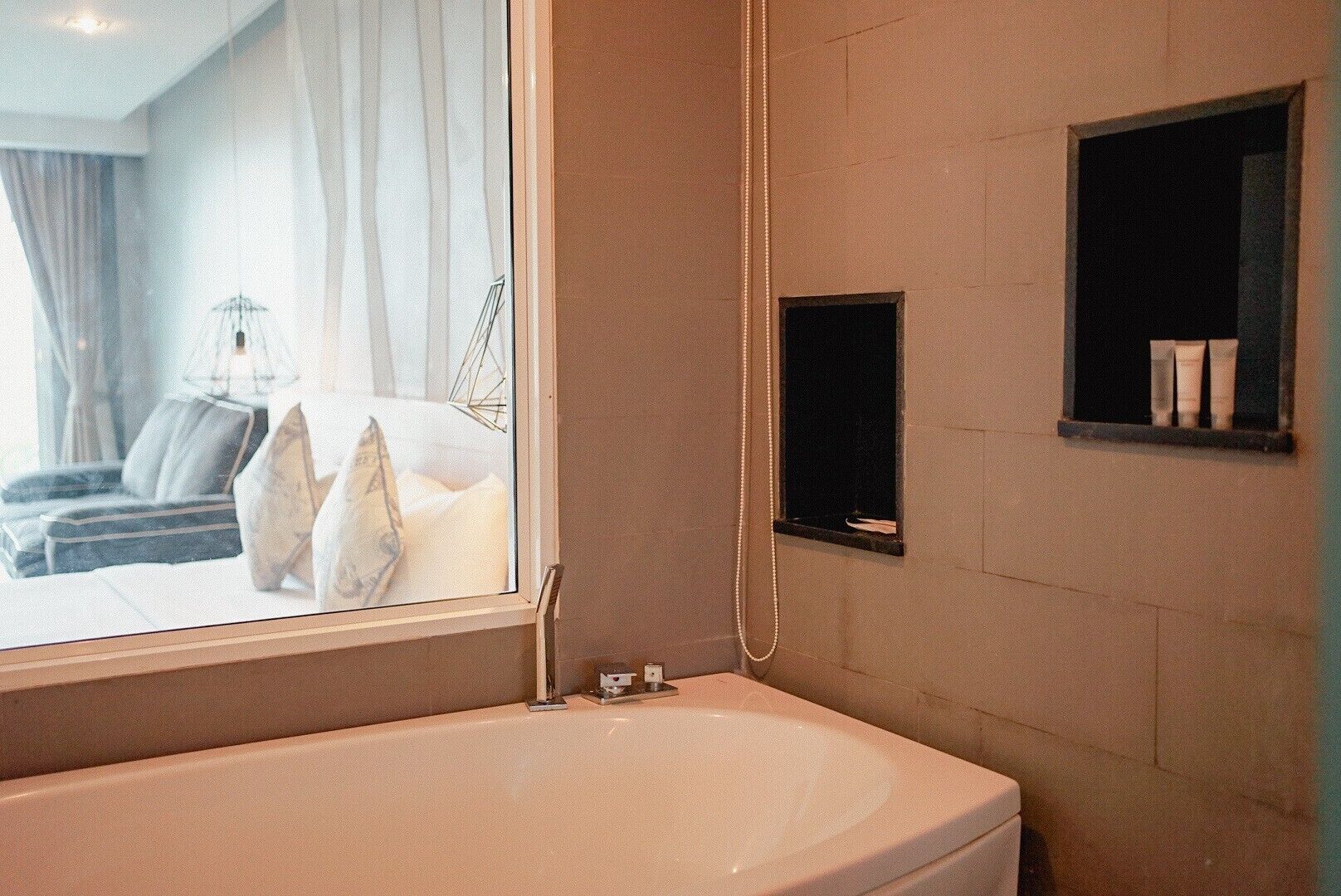 Hubtel Patong Suite