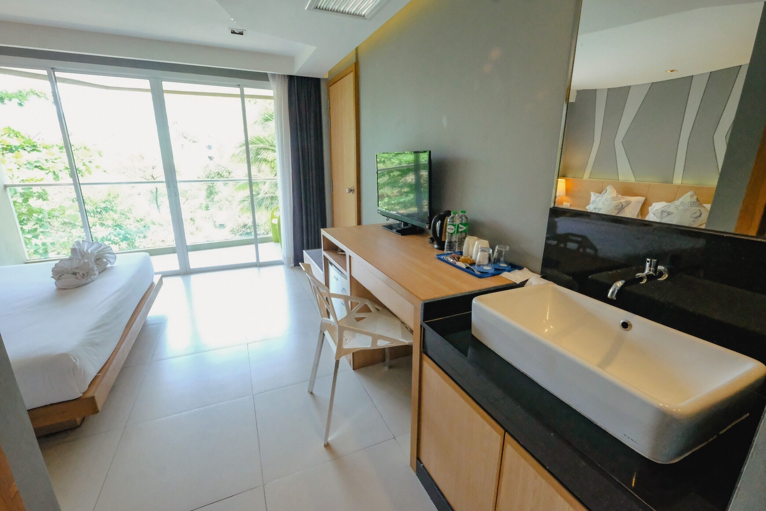 Hubtel Patong Suite