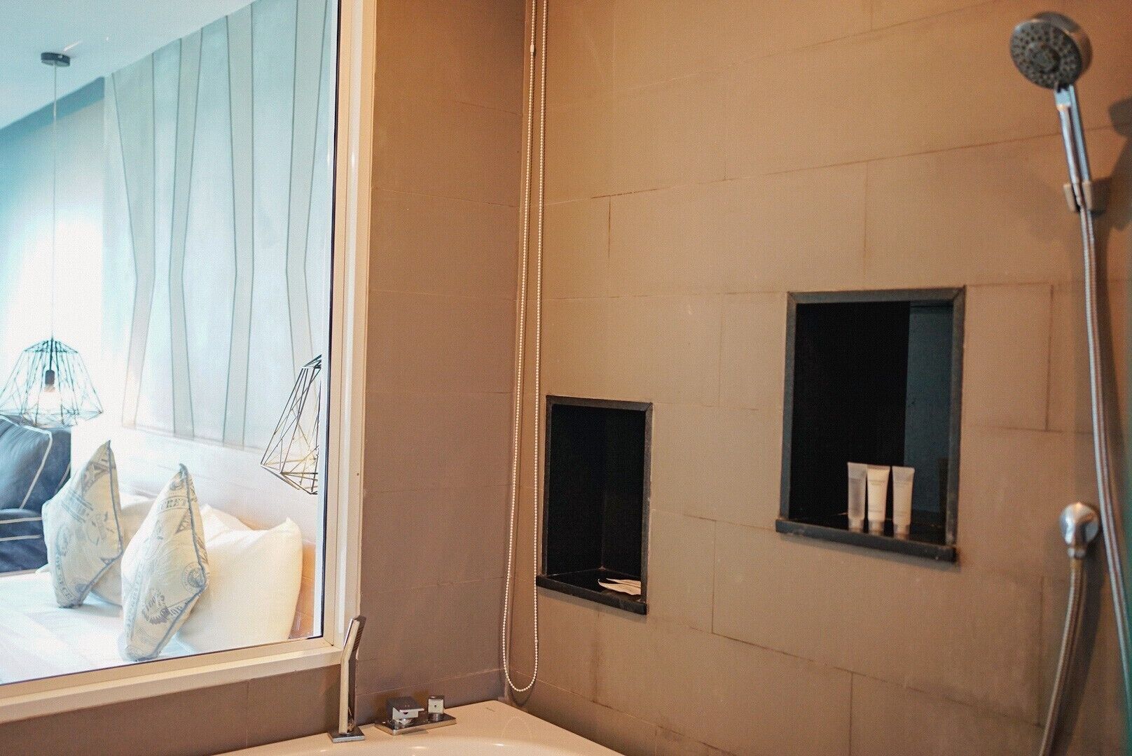 Hubtel Patong Suite
