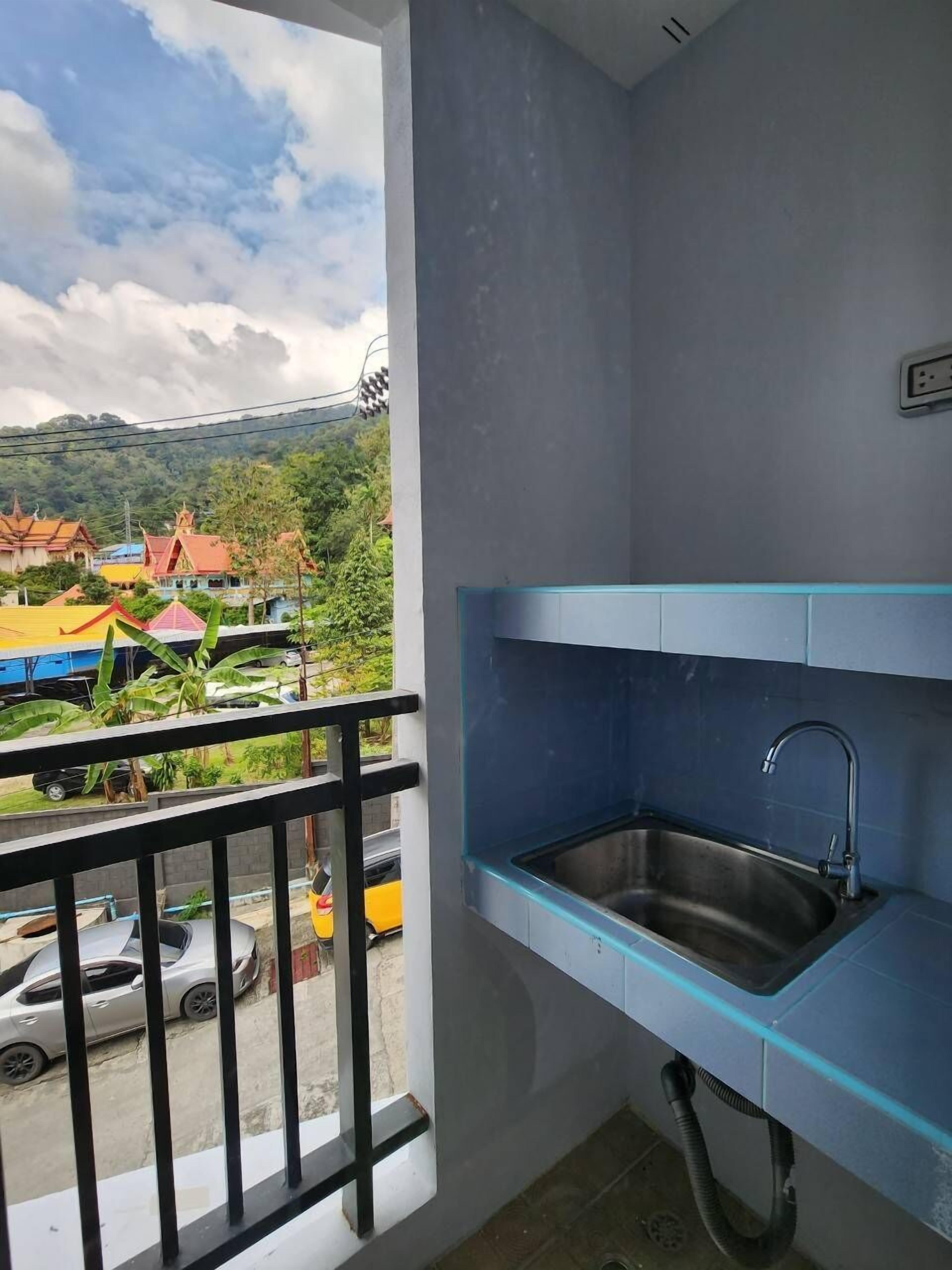 iCheck inn Darisa Patong