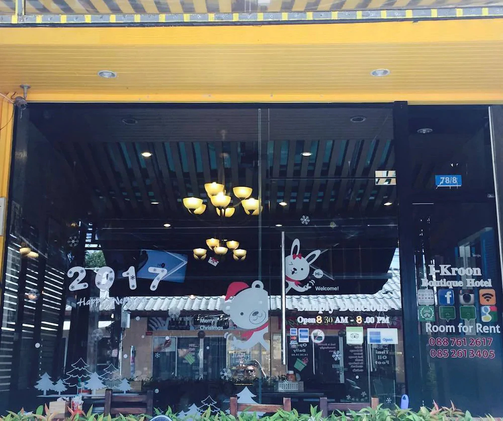 i-Kroon Cafe & Hotel