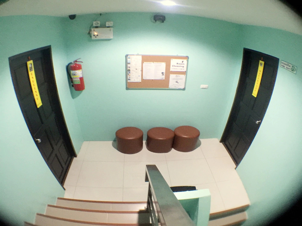 i-Kroon Cafe & Hotel