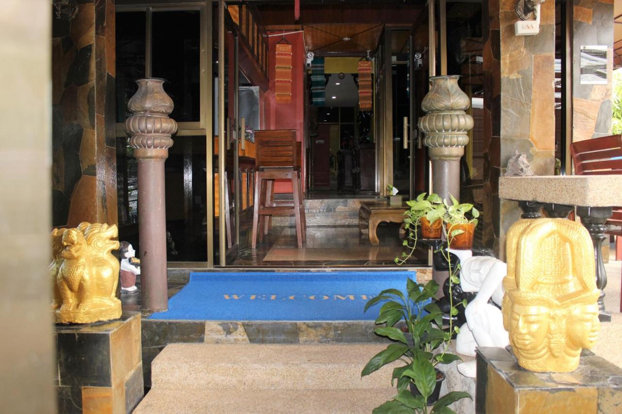 Kelly's Residency