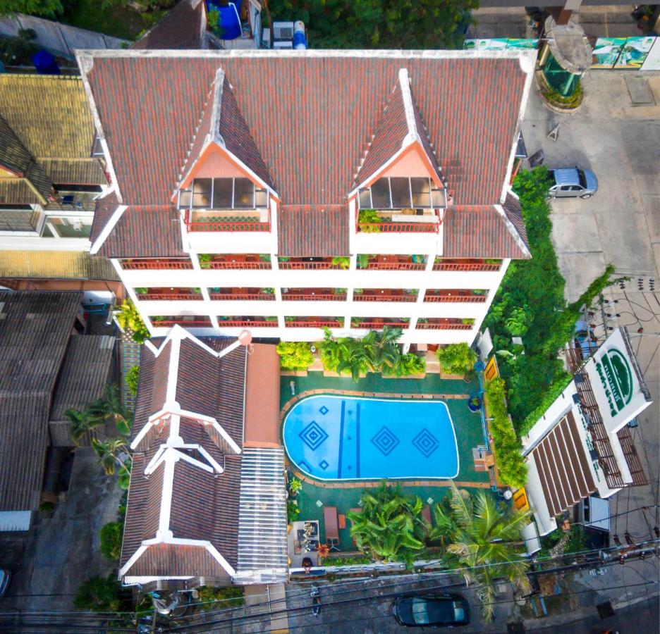 Kelly's Residency