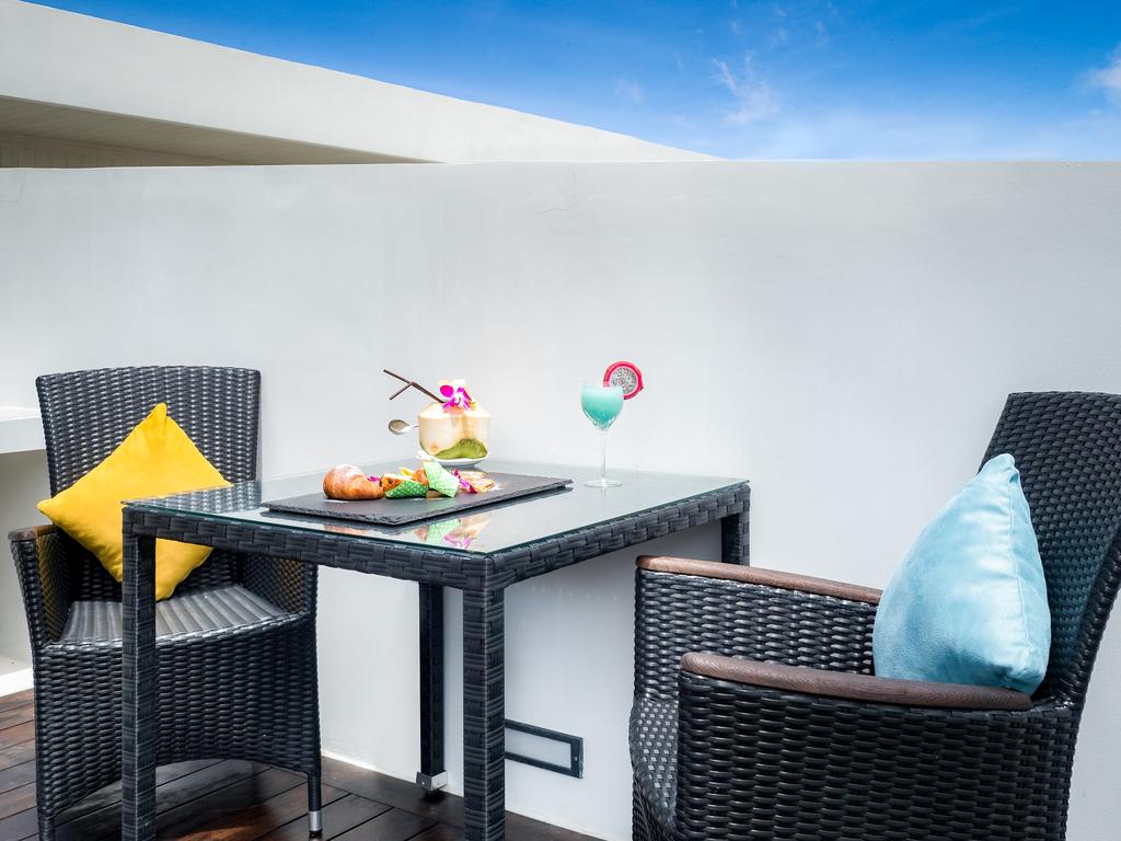Lets Phuket @ Absolute Twin Sands Resort & Spa