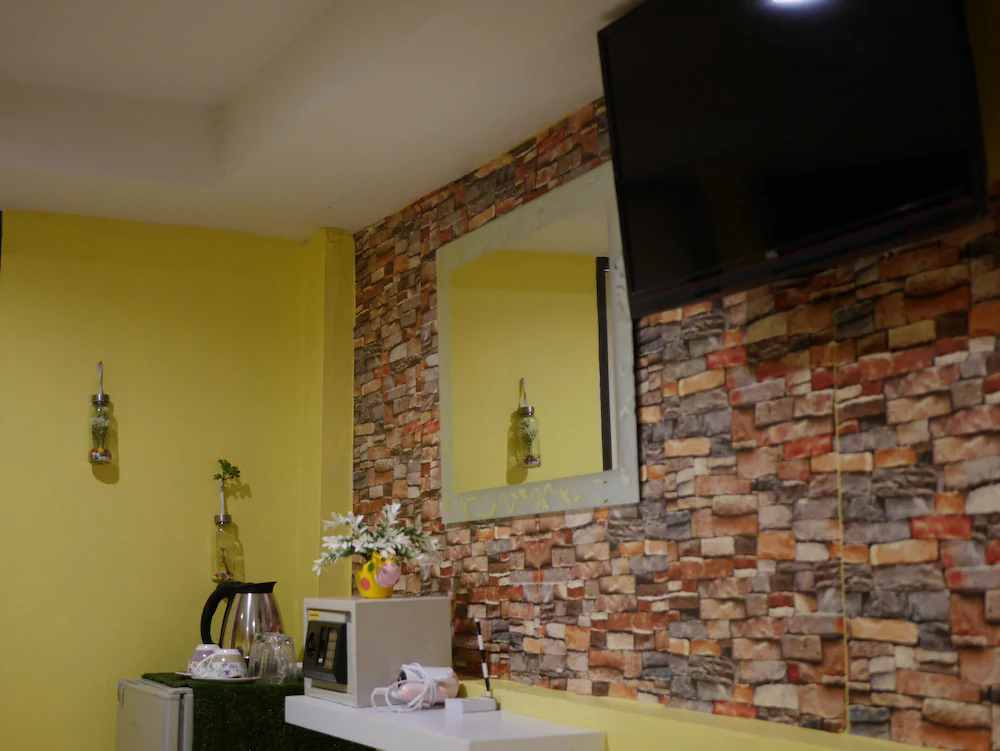 Menulis Coolly House Patong