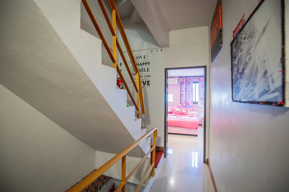 Menulis Coolly House Patong