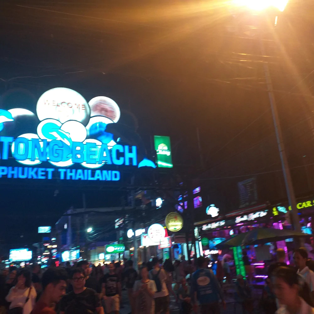 Menulis Coolly House Patong