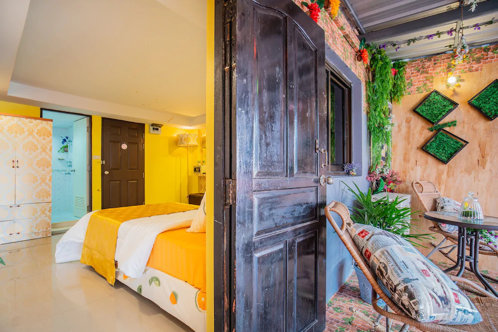 Menulis Coolly House Patong