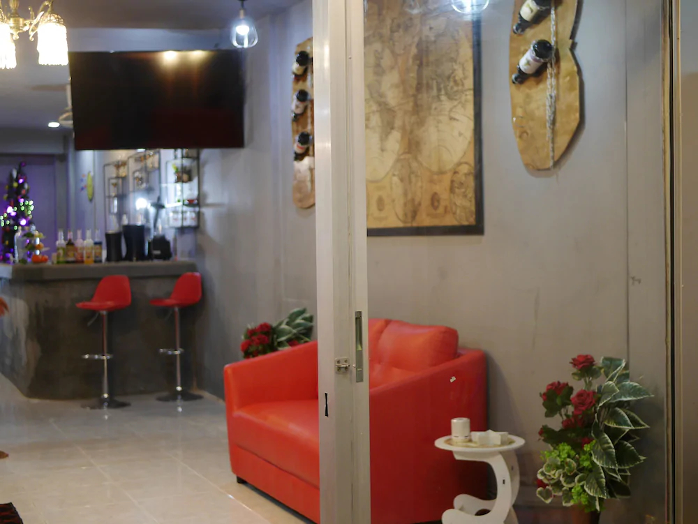 Menulis Coolly House Patong