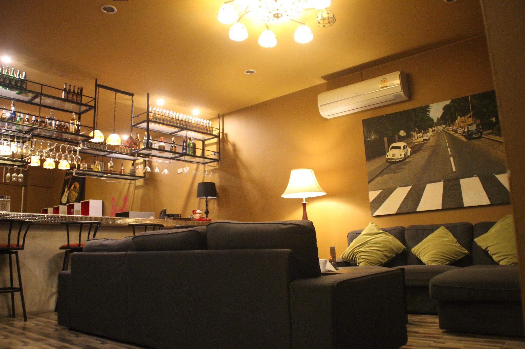 Ol'Masta Hotel & Lounge