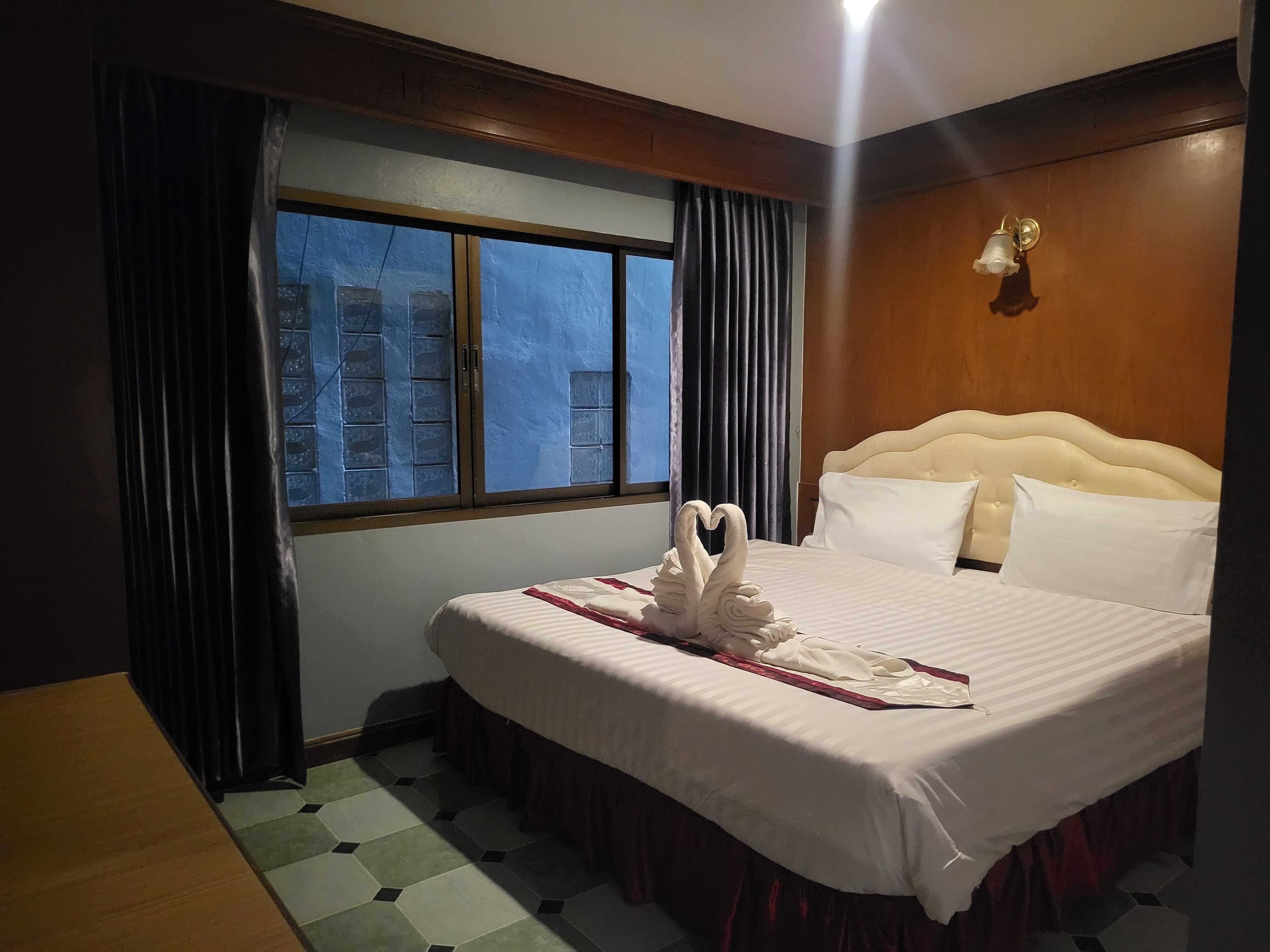 Patong Social Hotel & Restaurant