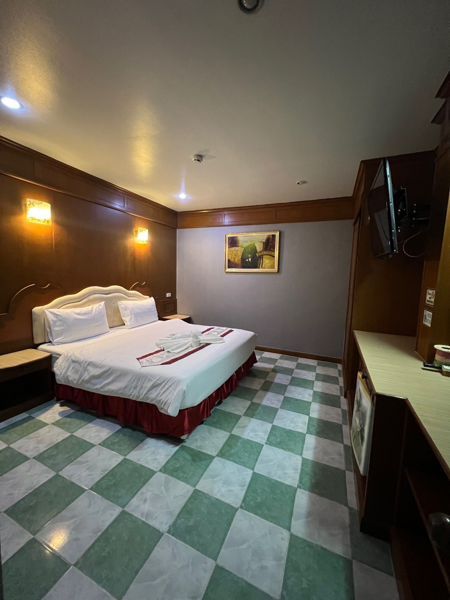 Patong Social Hotel & Restaurant