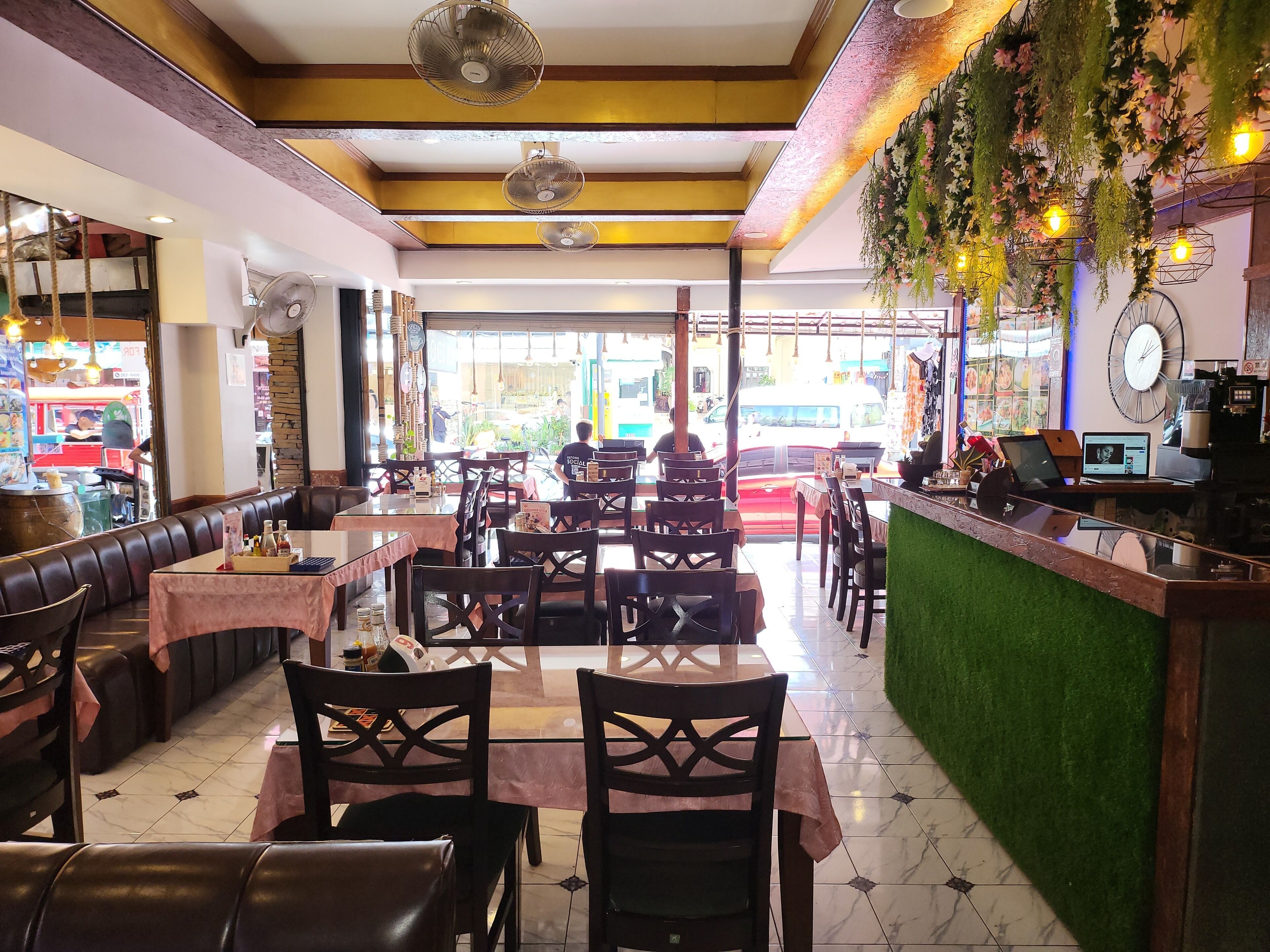 Patong Social Hotel & Restaurant